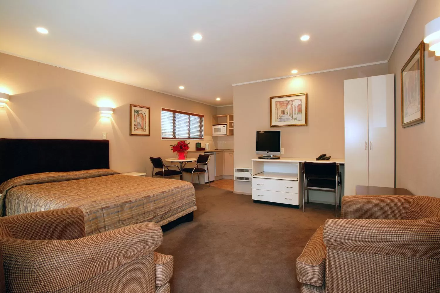 Studio with Spa Bath in Cornwall Park Motor Inn