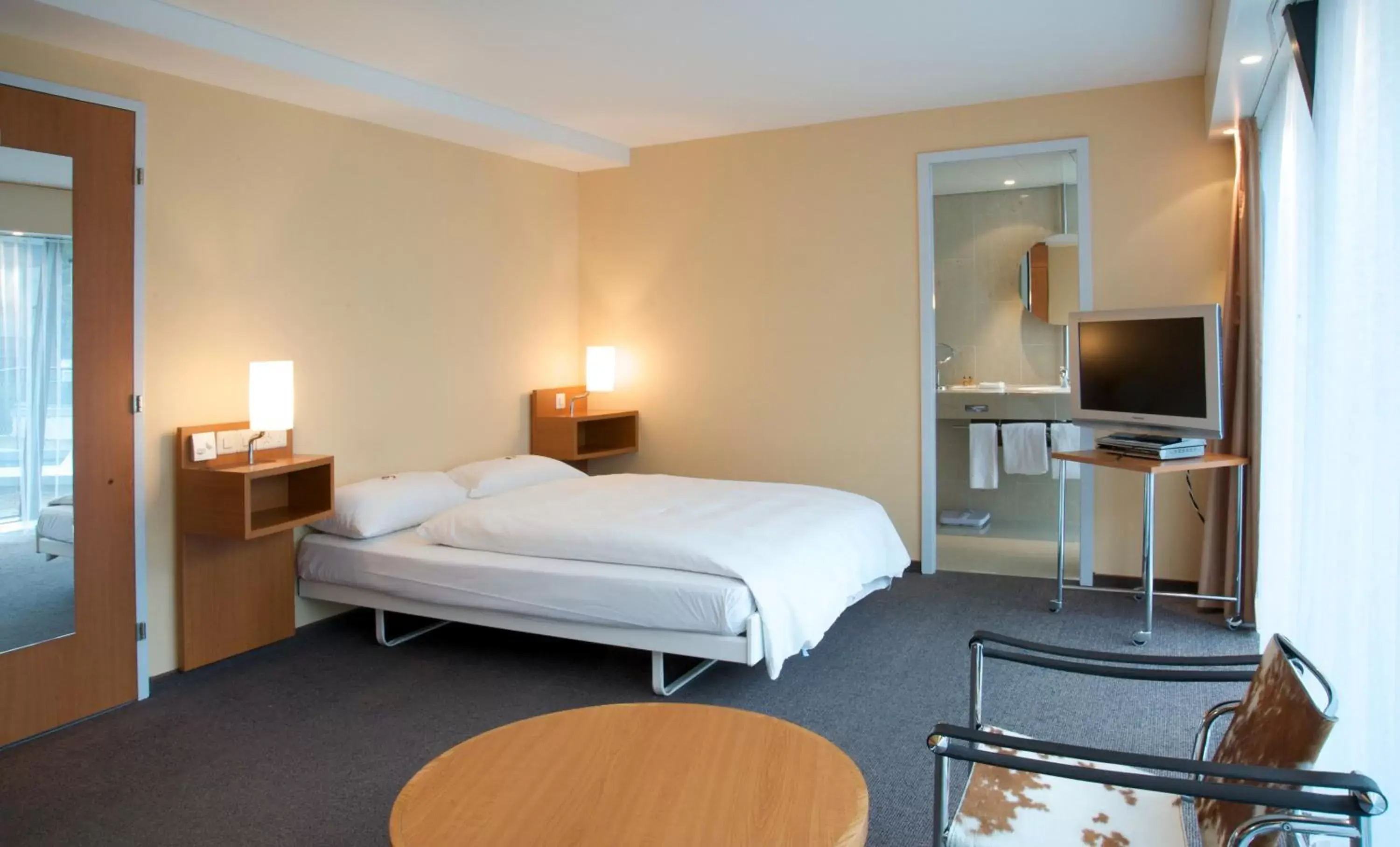 Double or Twin Room with City View in Palmiers by Fassbind Double or Twin Room with City View in Palmiers by Fassbind