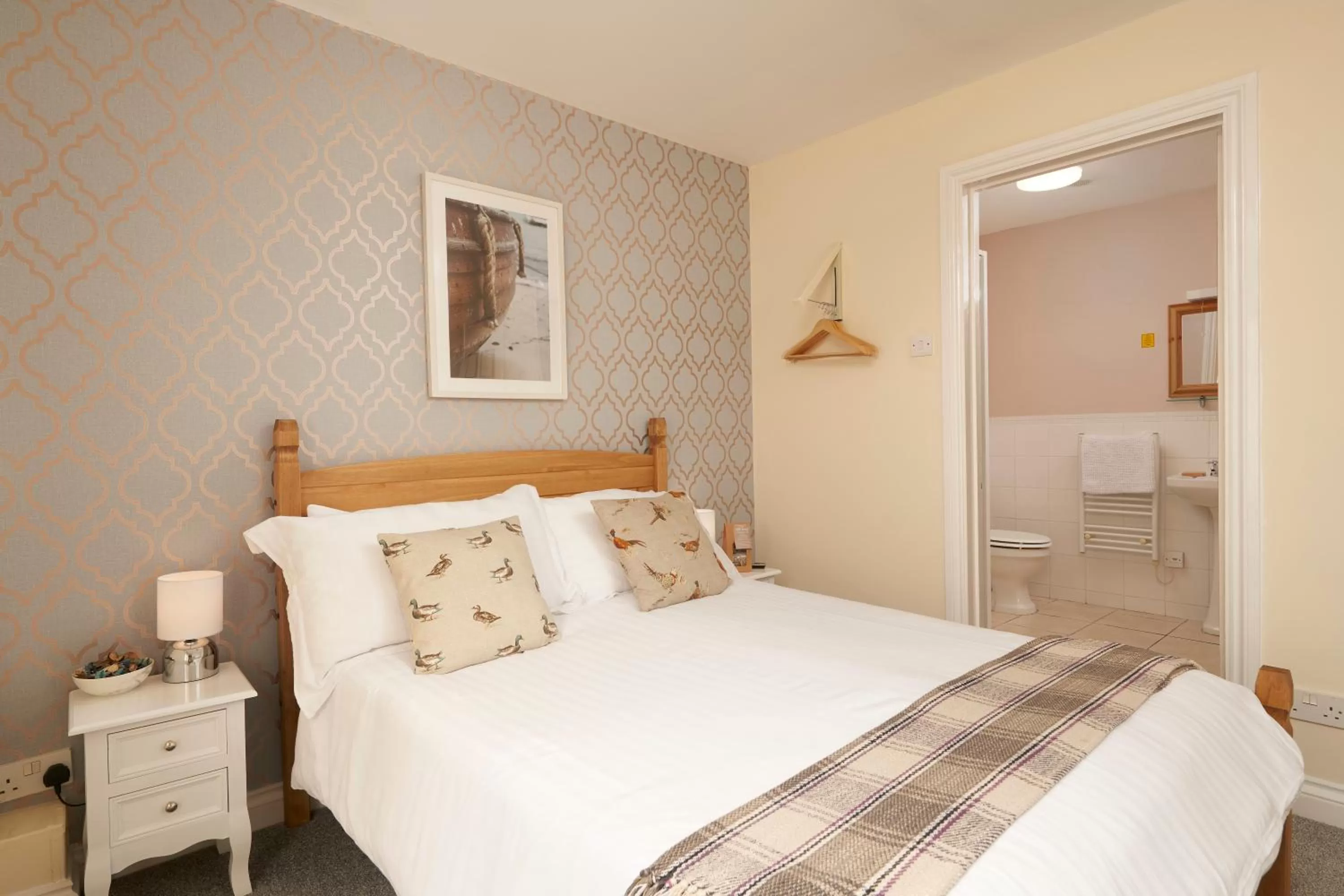 Bedroom, Bed in The White Hart Hotel