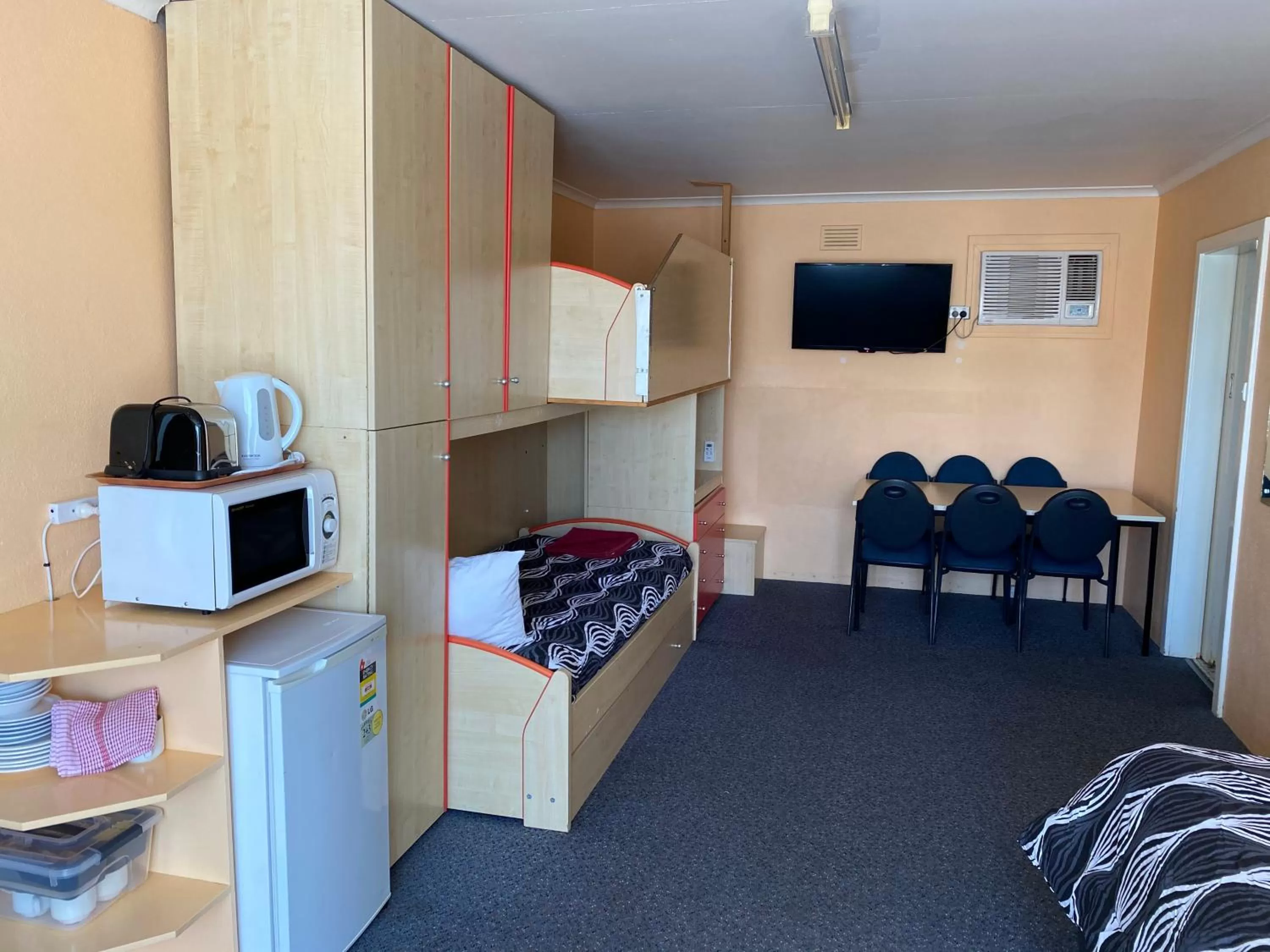 Bed in Motel Mount Gambier