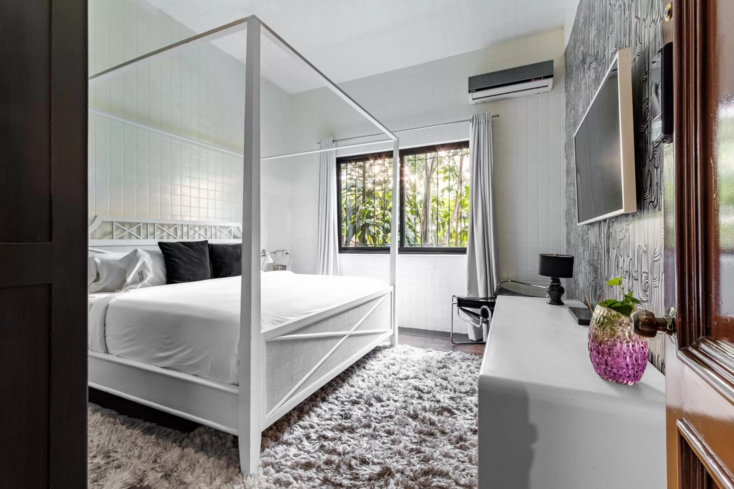 Bedroom, Bed in Pug Seal Polanco Anatole France