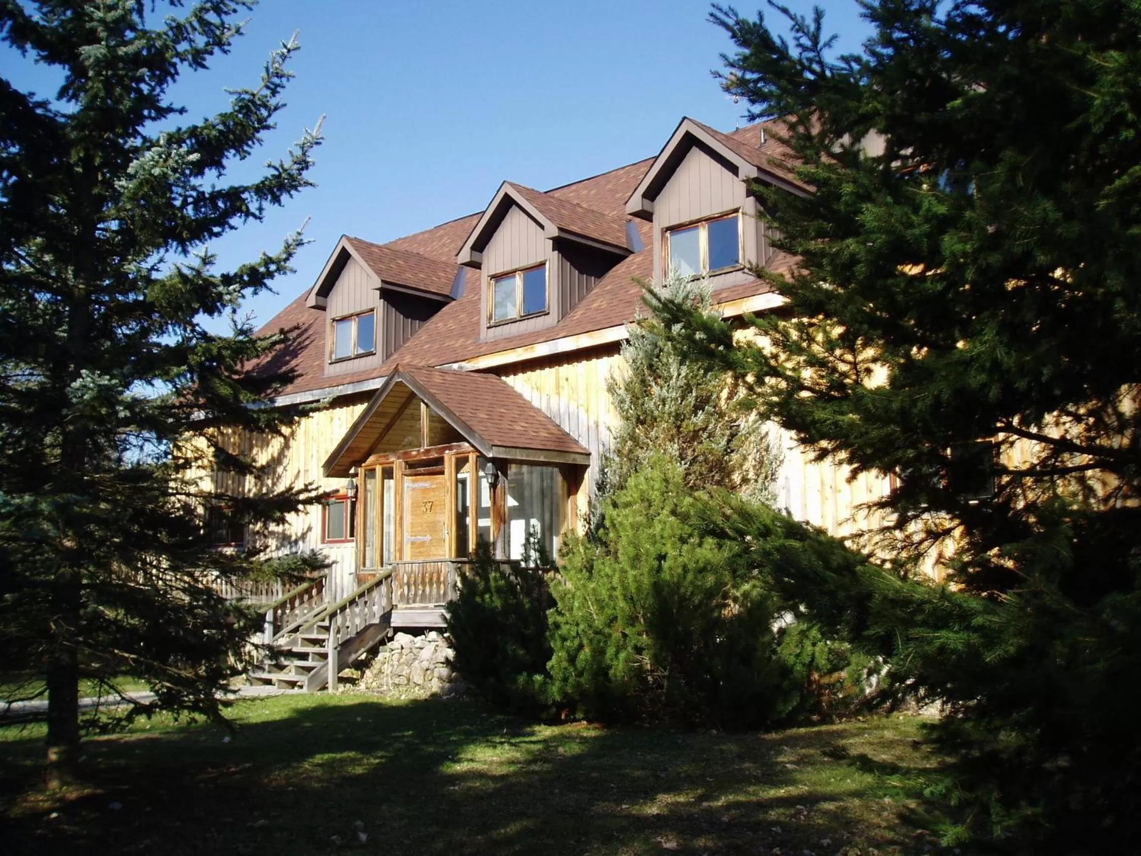 Facade/entrance in La Grange Country Inn