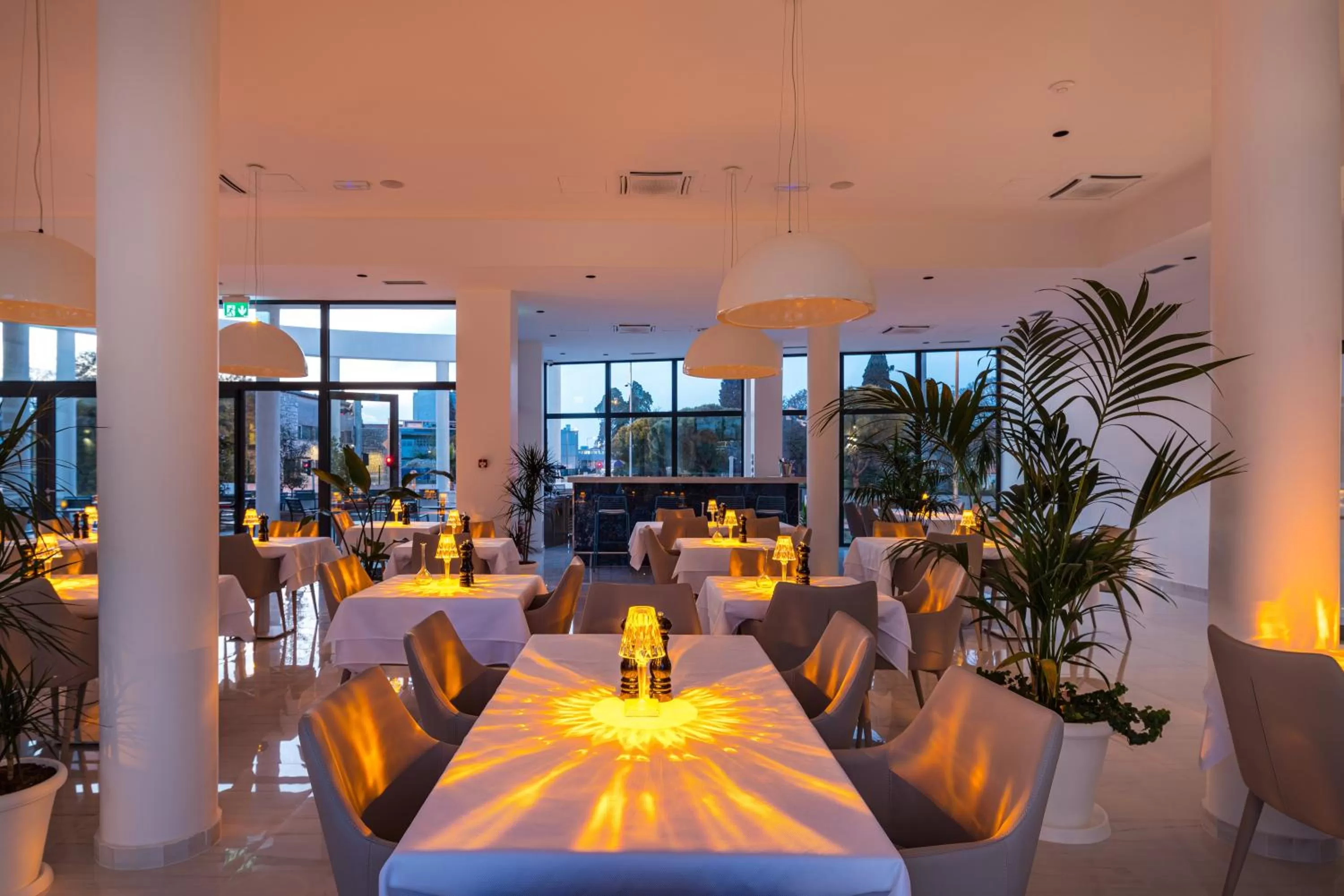 Restaurant/places to eat in Miramare Hotel