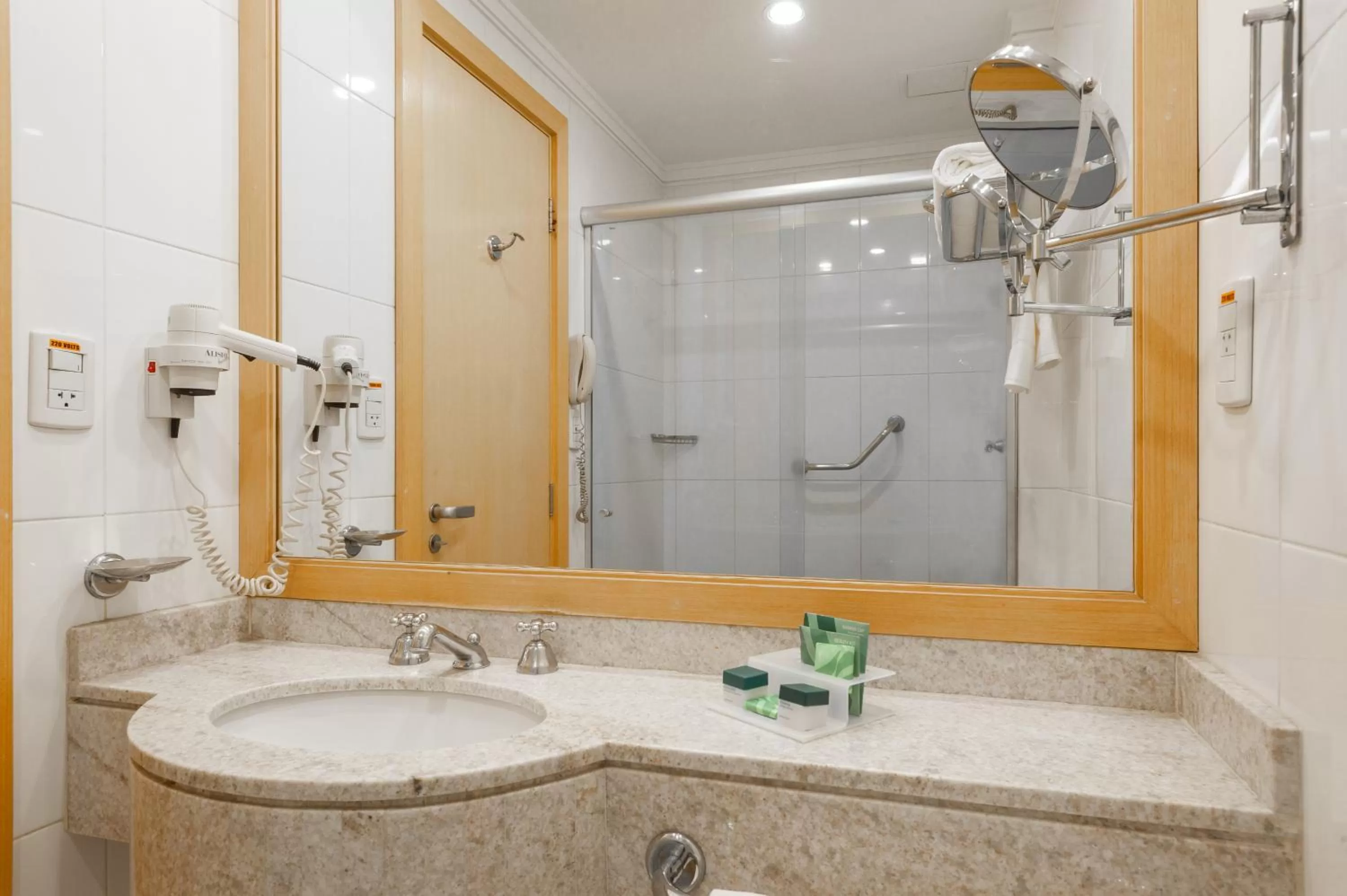 Toilet in Slaviero Guarulhos Aeroporto