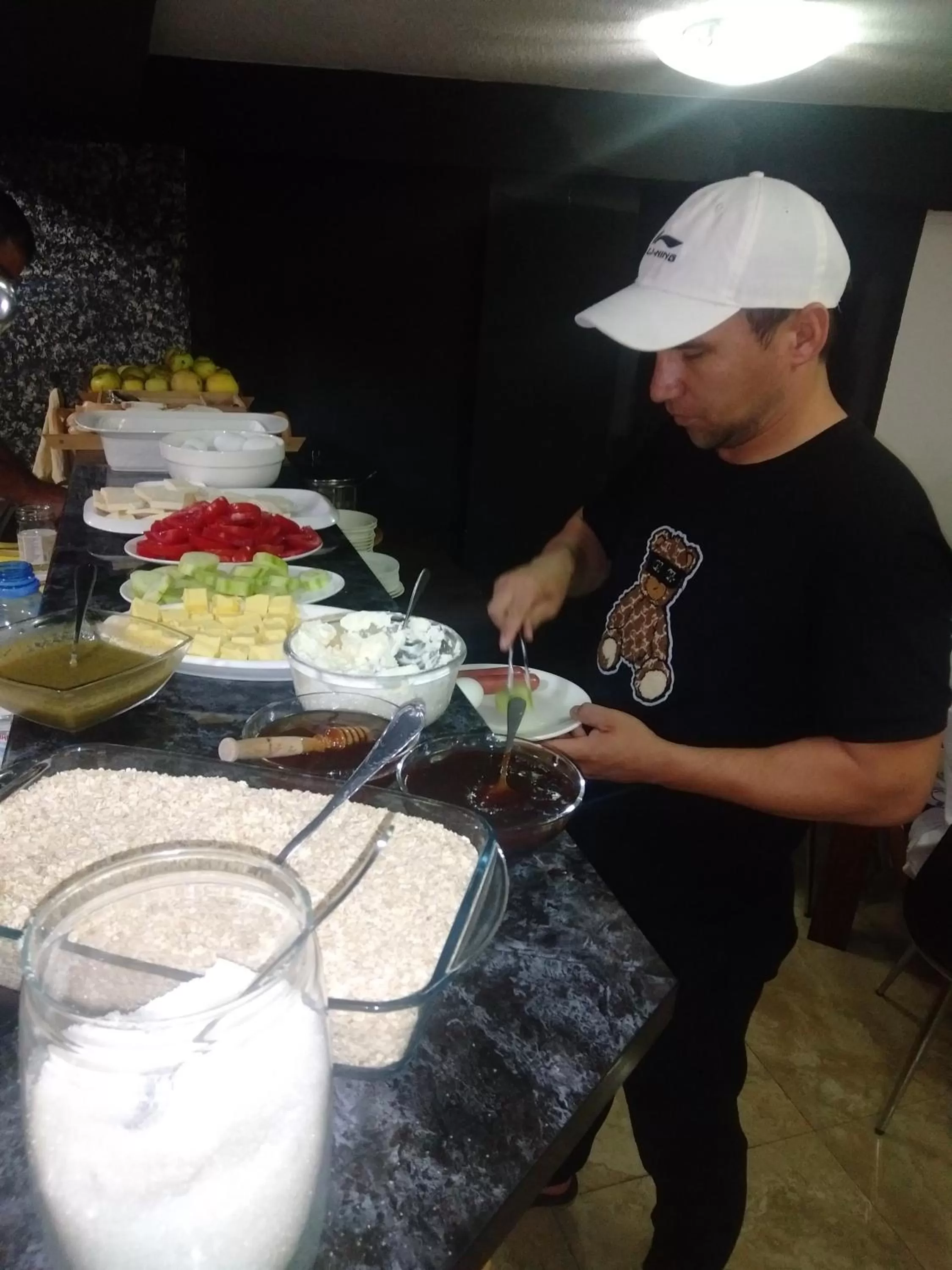 Restaurant/places to eat, Food in Hotel Traveler