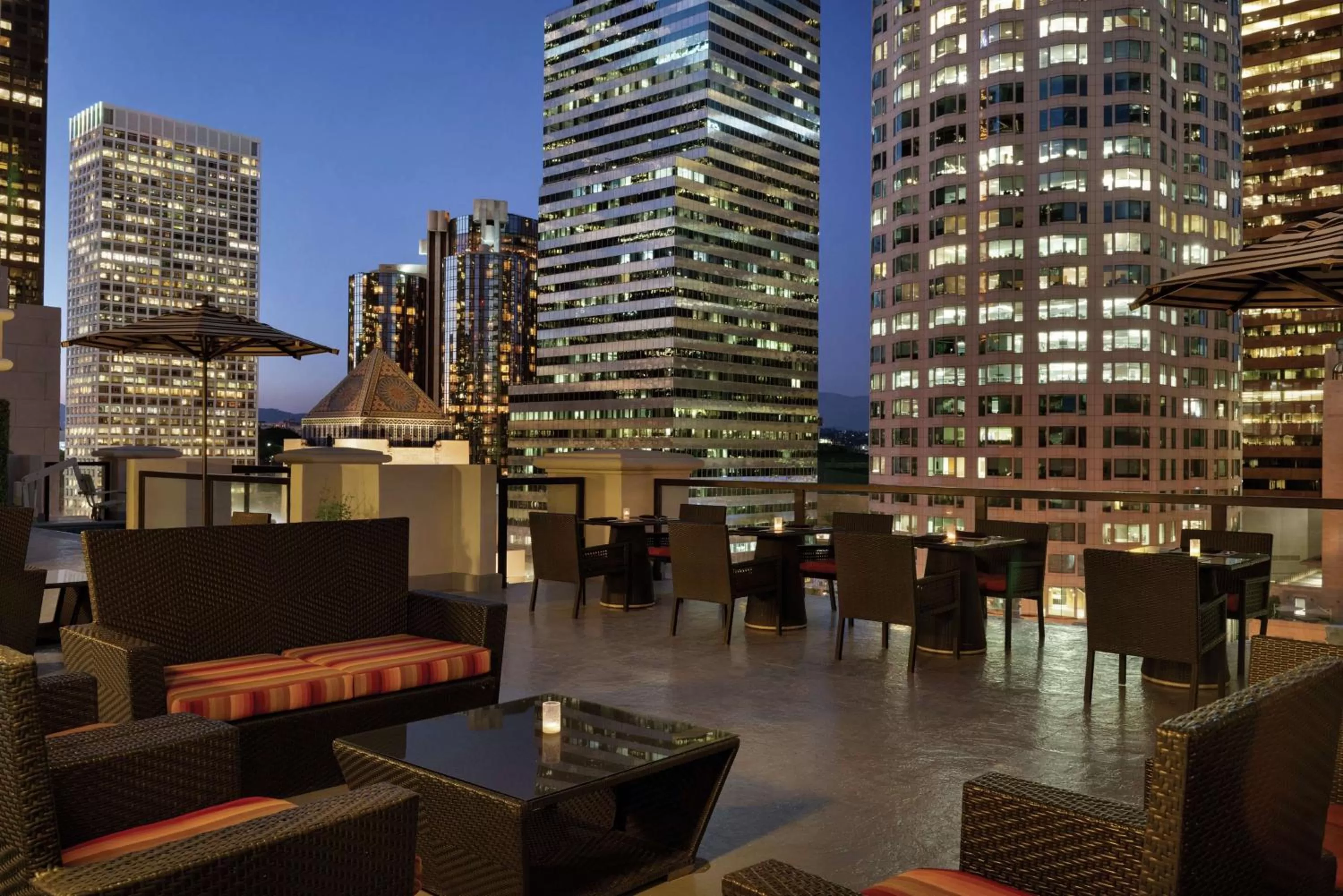 Lounge or bar in Hilton Checkers Los Angeles