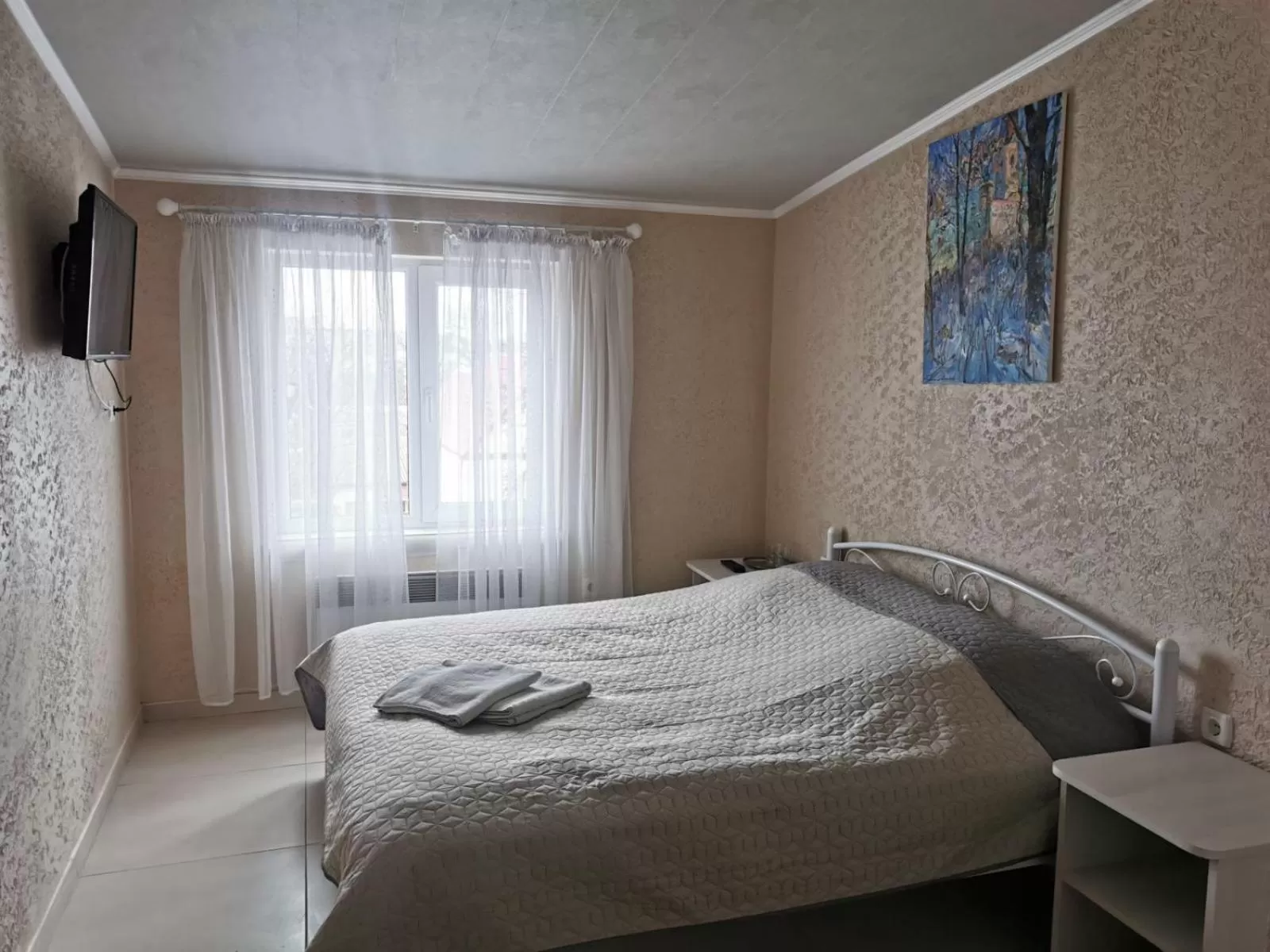 Bed in Monte-Kristo Hotel