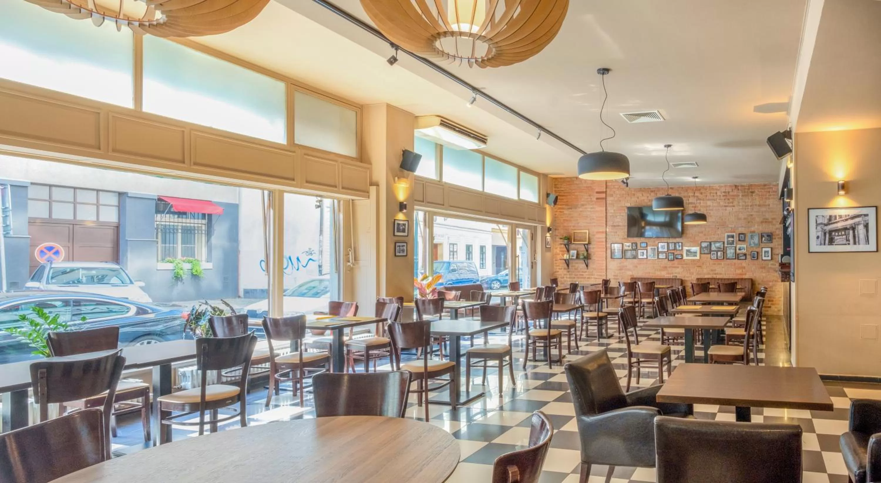 Restaurant/places to eat in Hotel Bologna