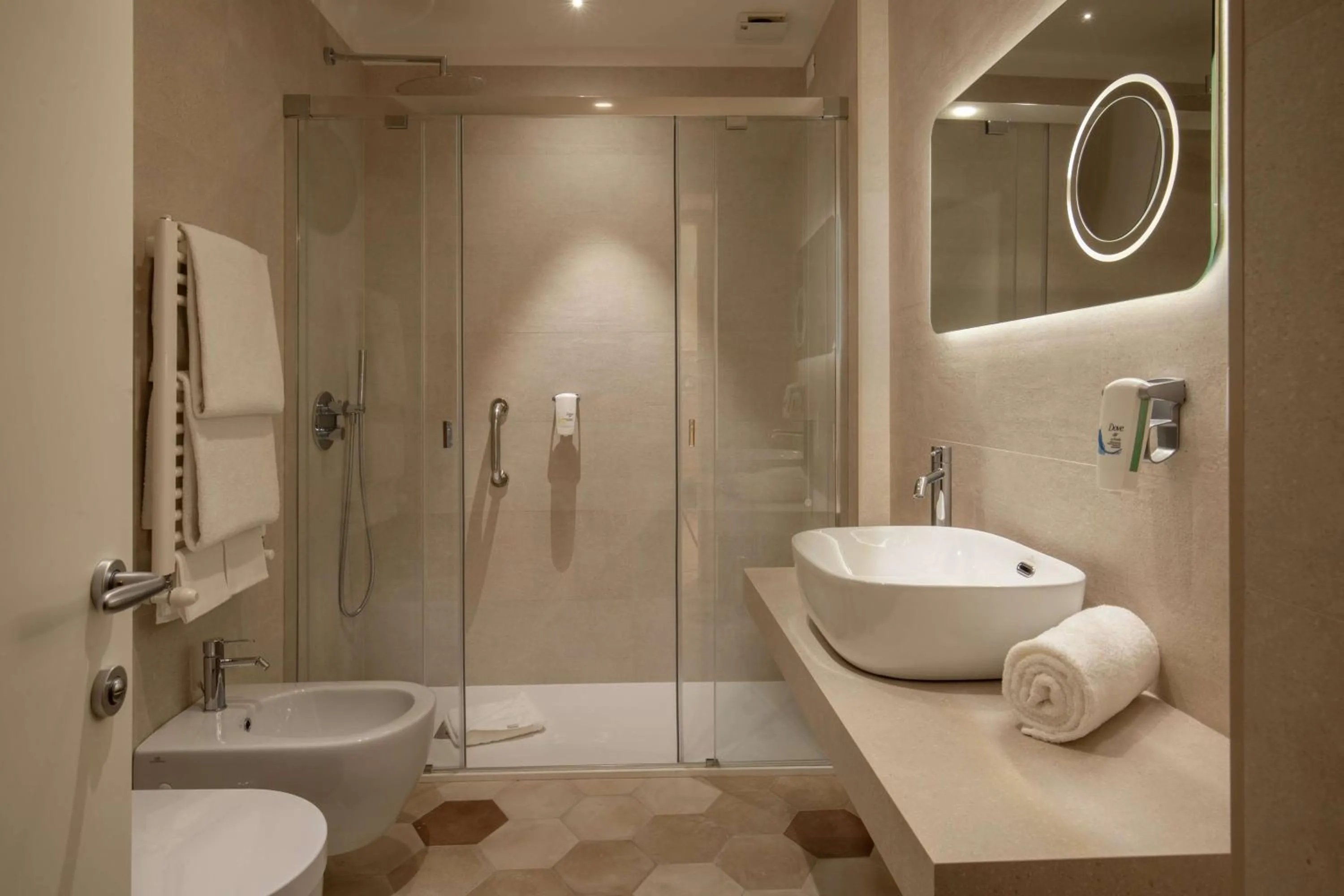 Bathroom in Cosmopolita Rome Colosseum, Tapestry Collection by Hilton