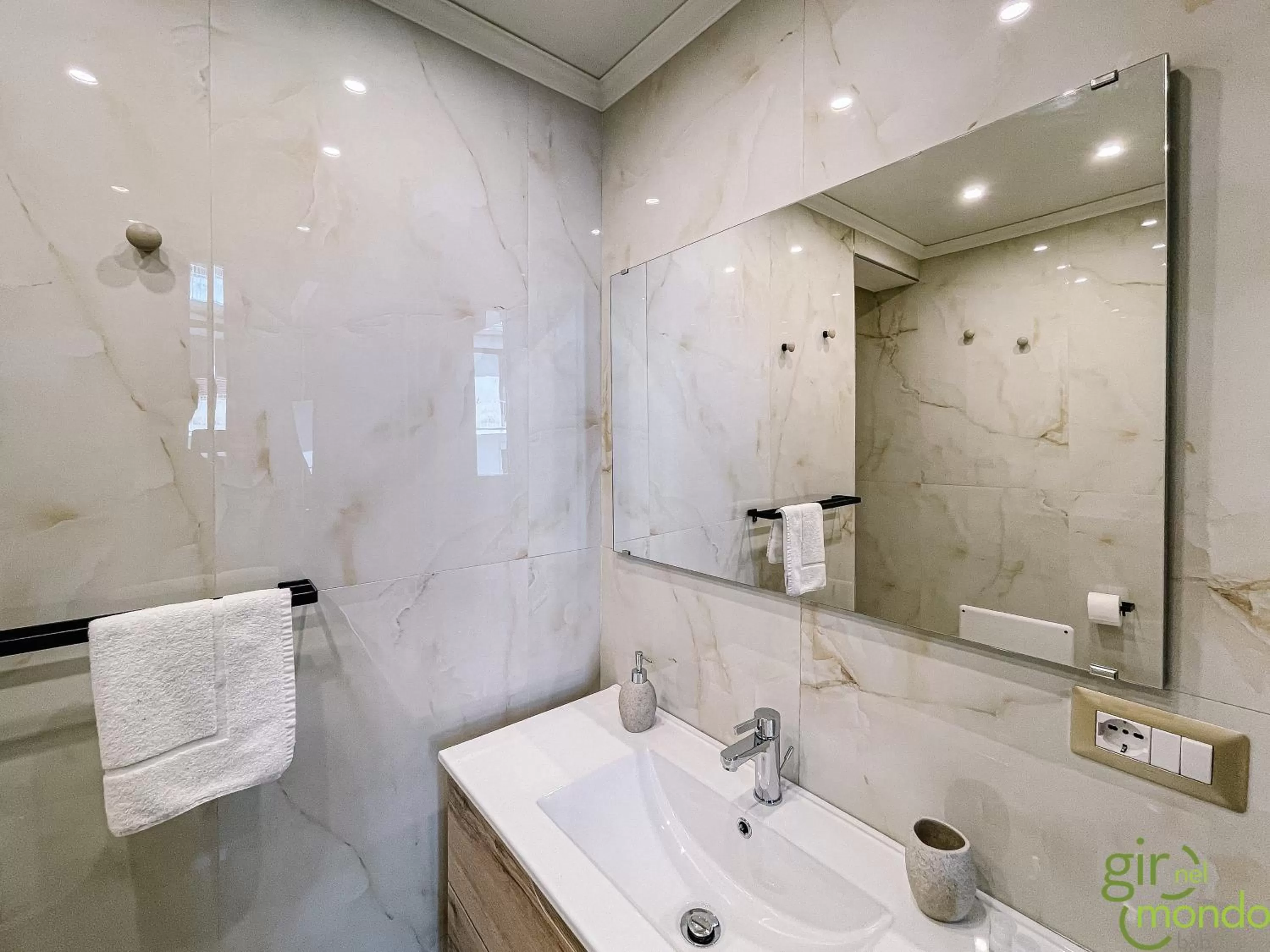 Shower in Giro nel mondo