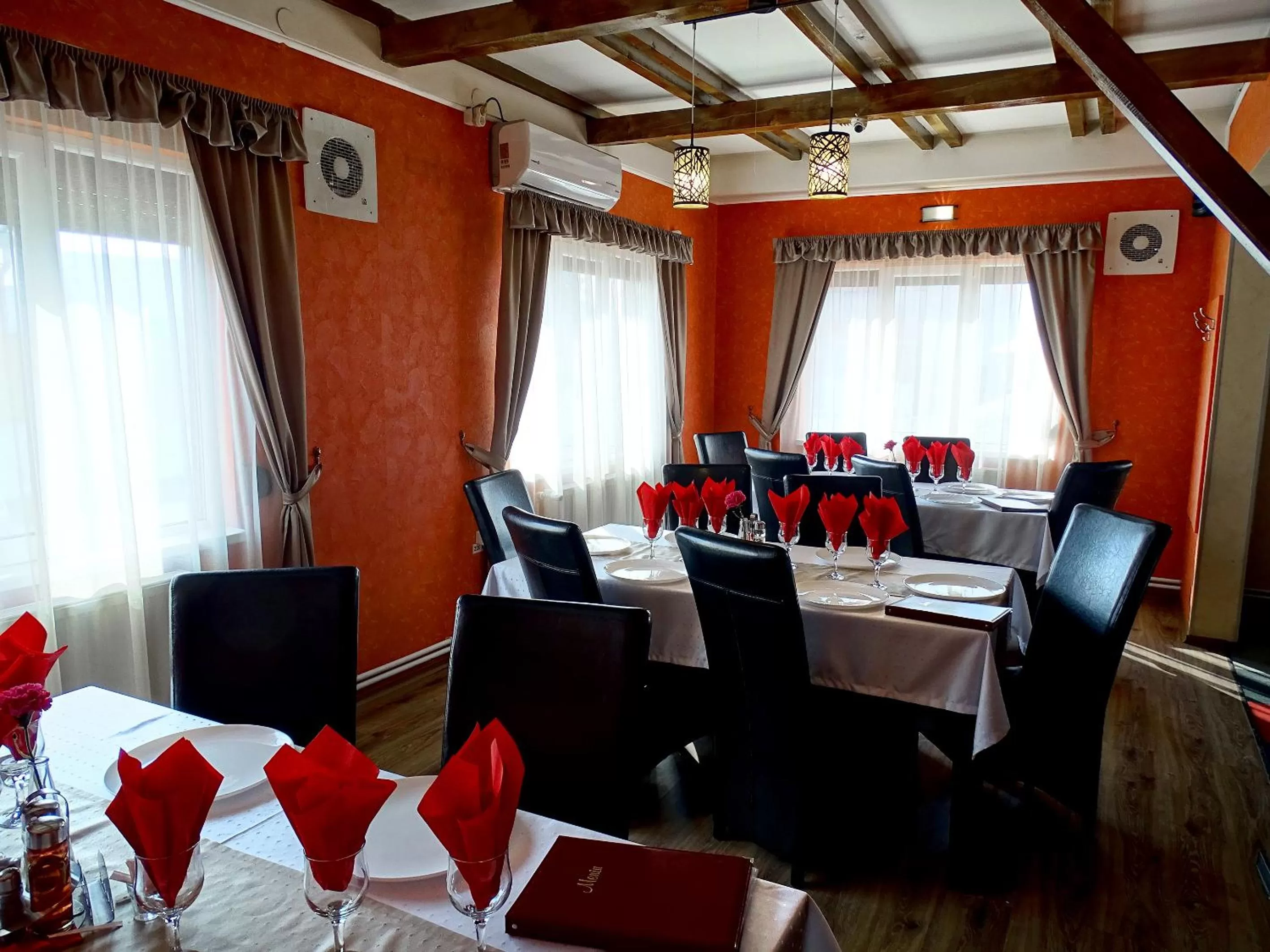 Restaurant/places to eat in Prince Hotel