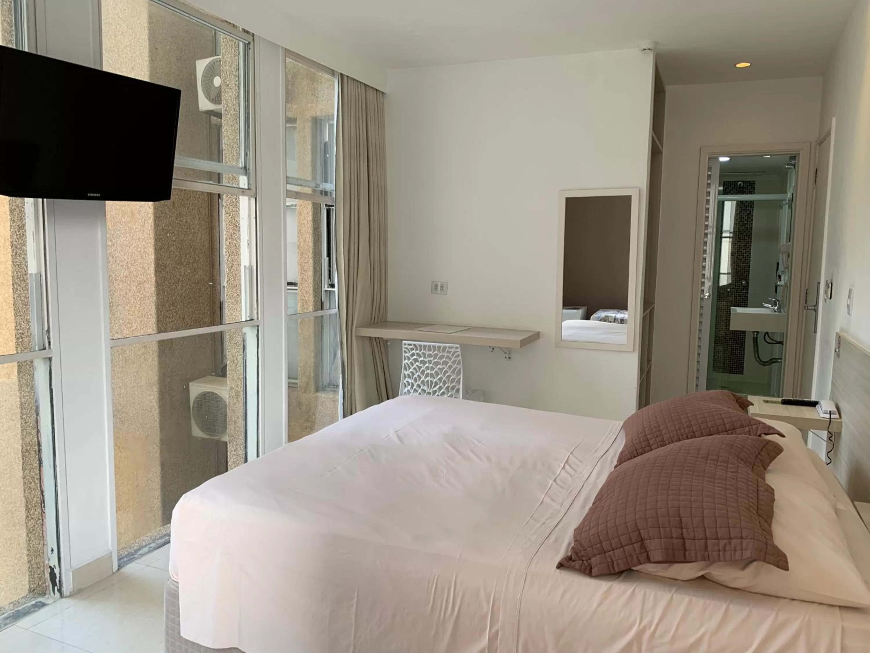 Bedroom, Bed in Grand Hotel Guarujá - A sua Melhor Experiência na Praia!