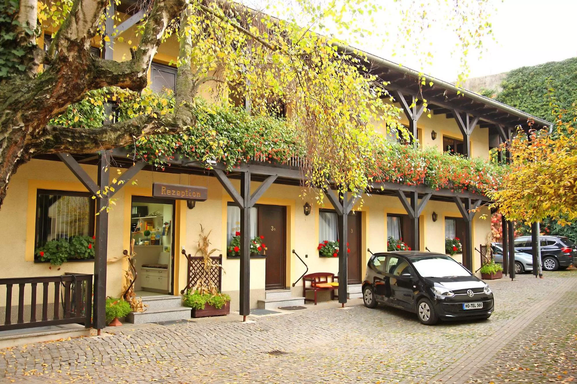 Patio, Property Building in Hotel-Pension zum Markt