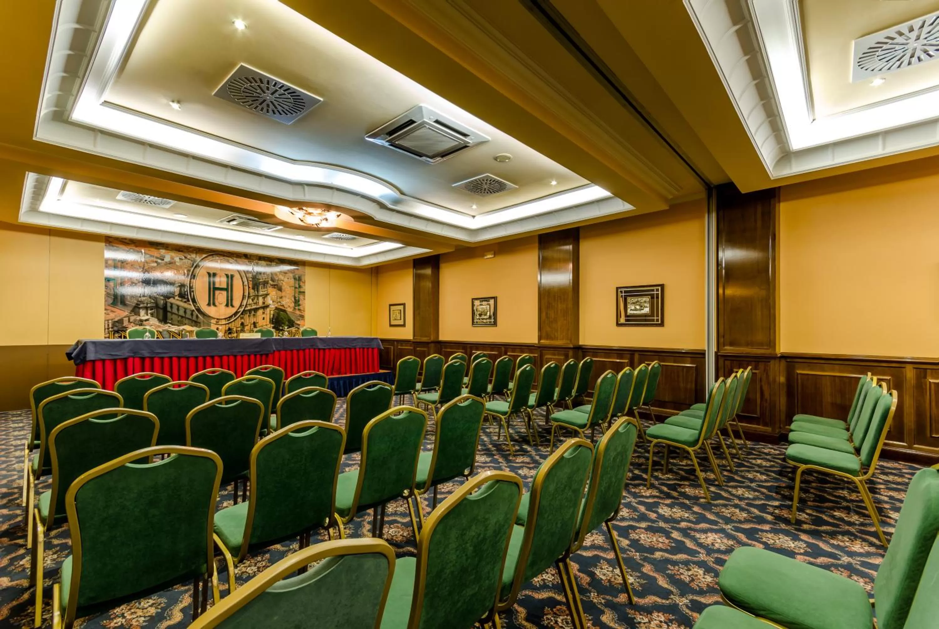 Business facilities in Infanta Cristina