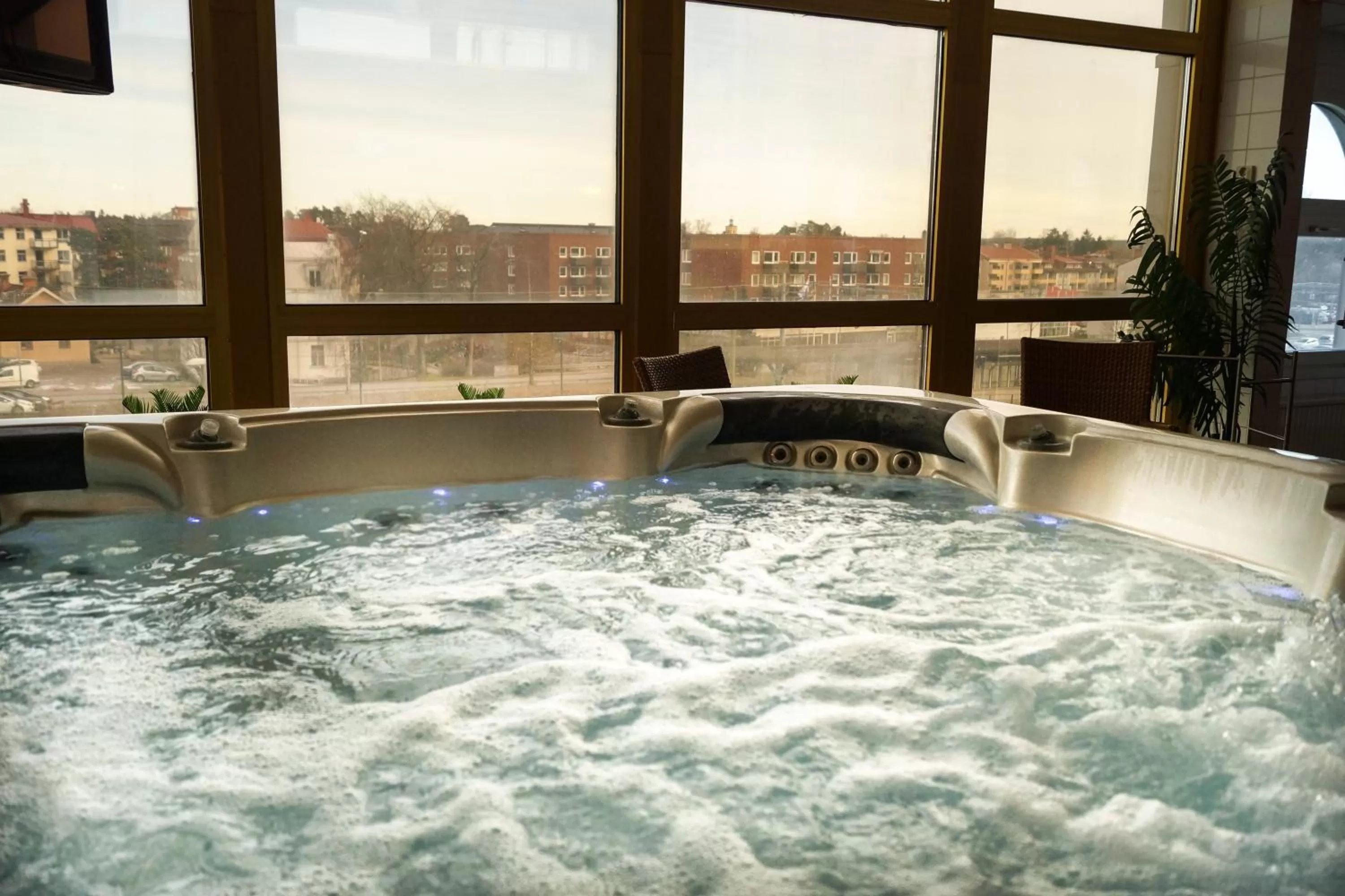 Hot Tub in Kumla Hotel