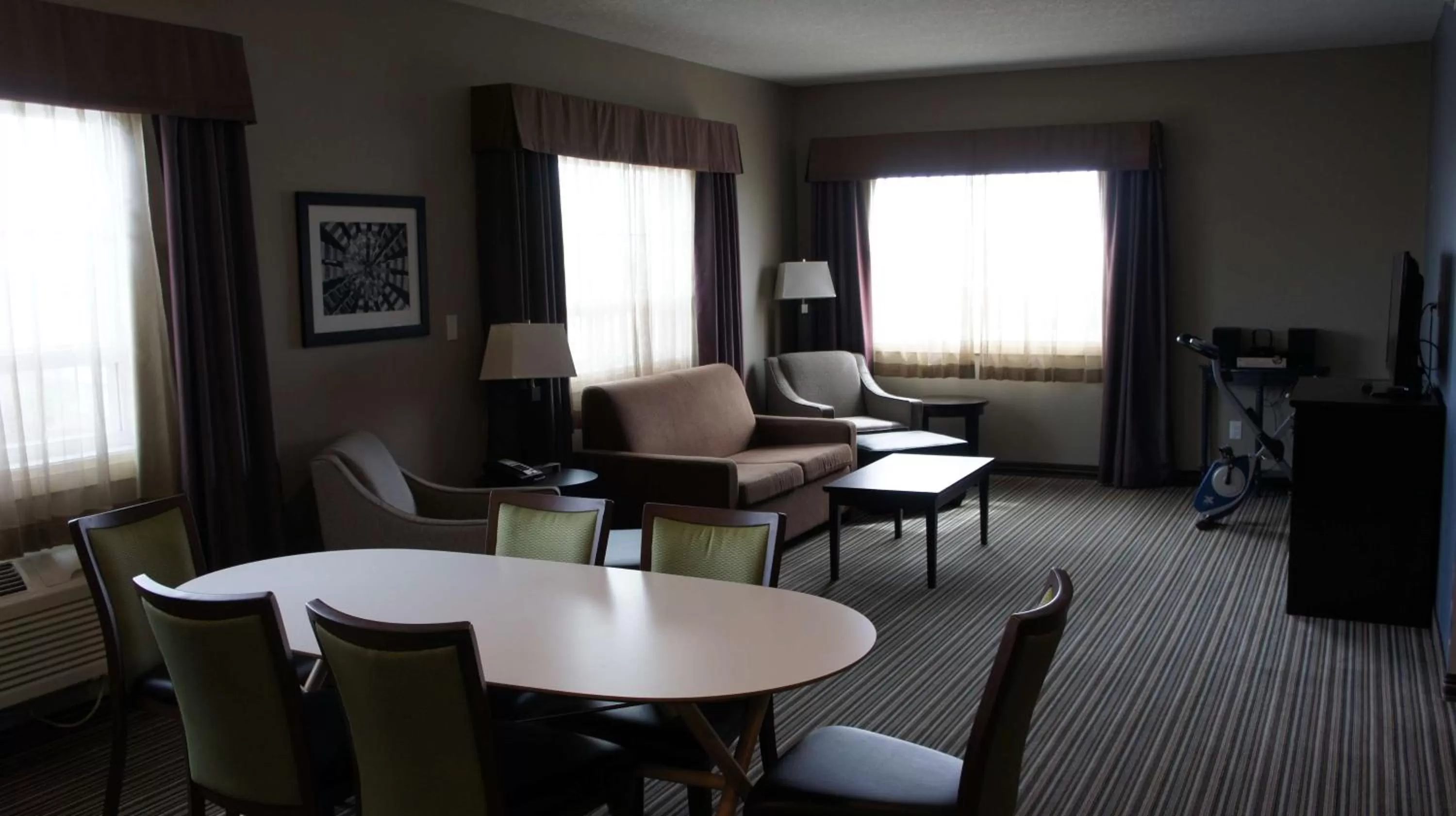Kitchen or kitchenette in Best Western PLUS Fort Saskatchewan Inn & Suites