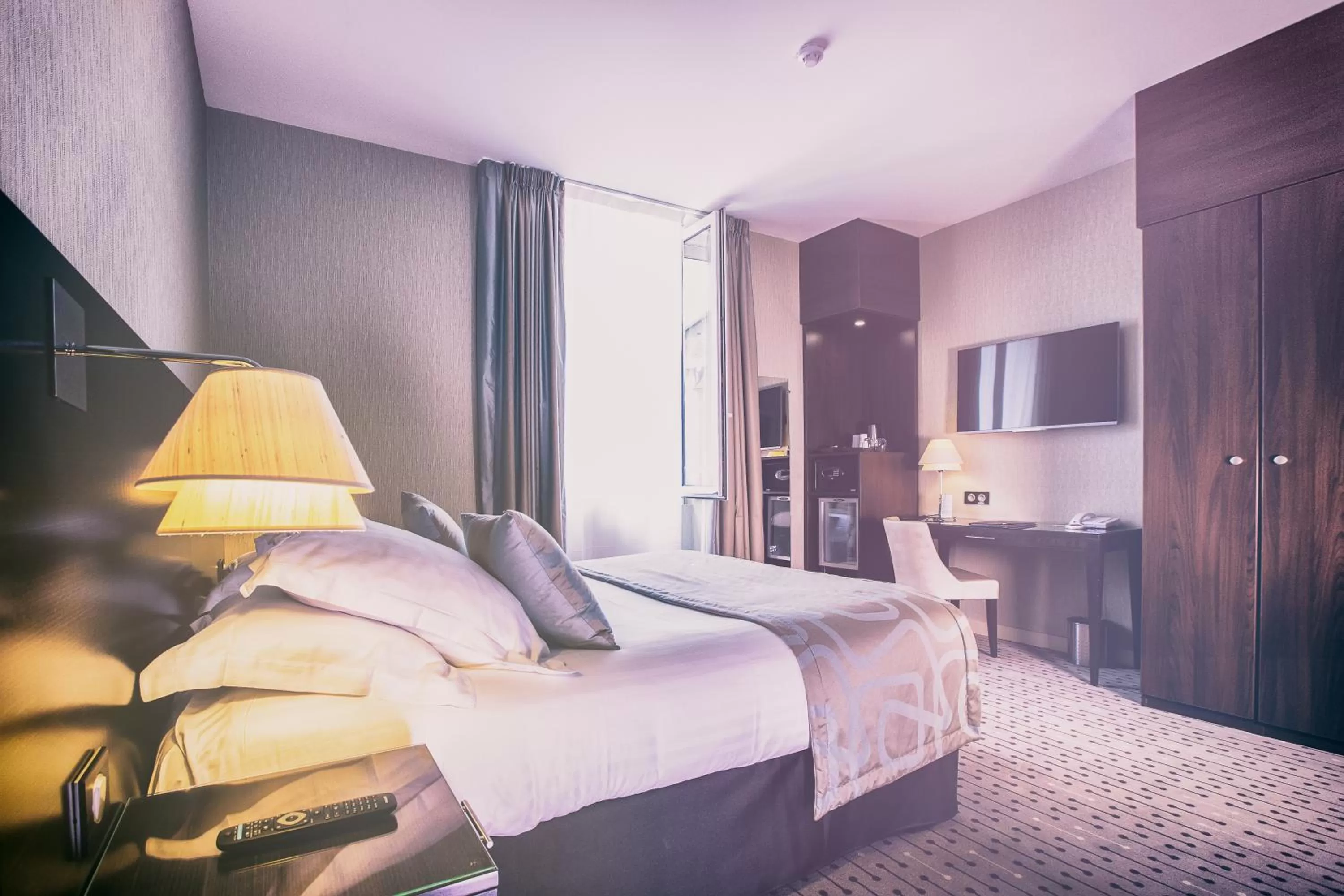 Photo of the whole room, Bed in Best Western Plus Richelieu