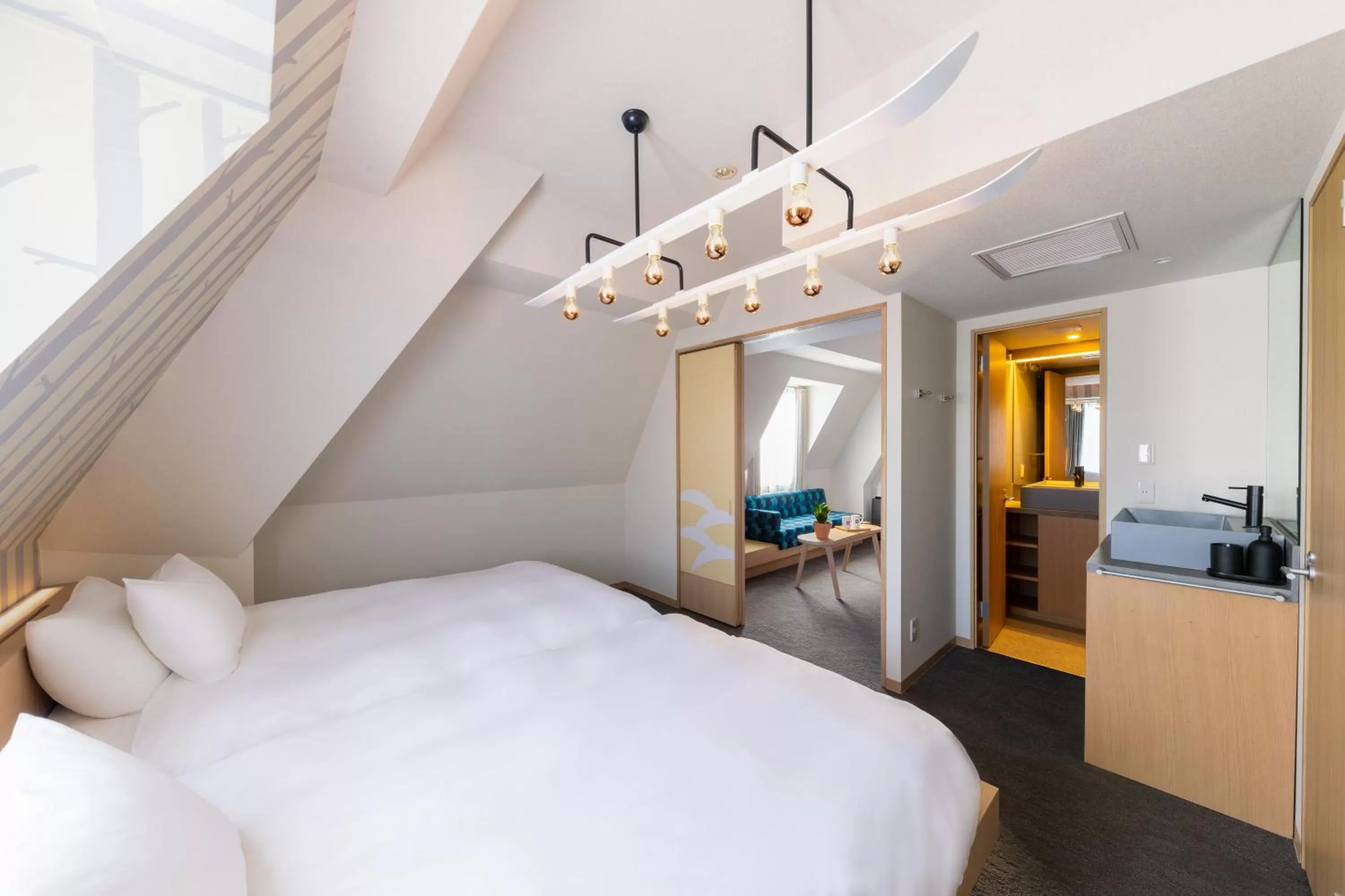 Photo of the whole room, Bed in The Happo by HHG