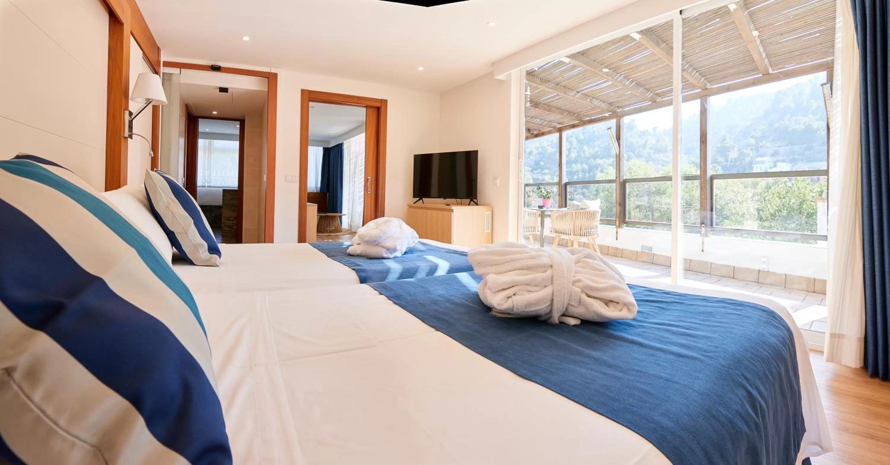 Photo of the whole room, Bed in Los Geranios