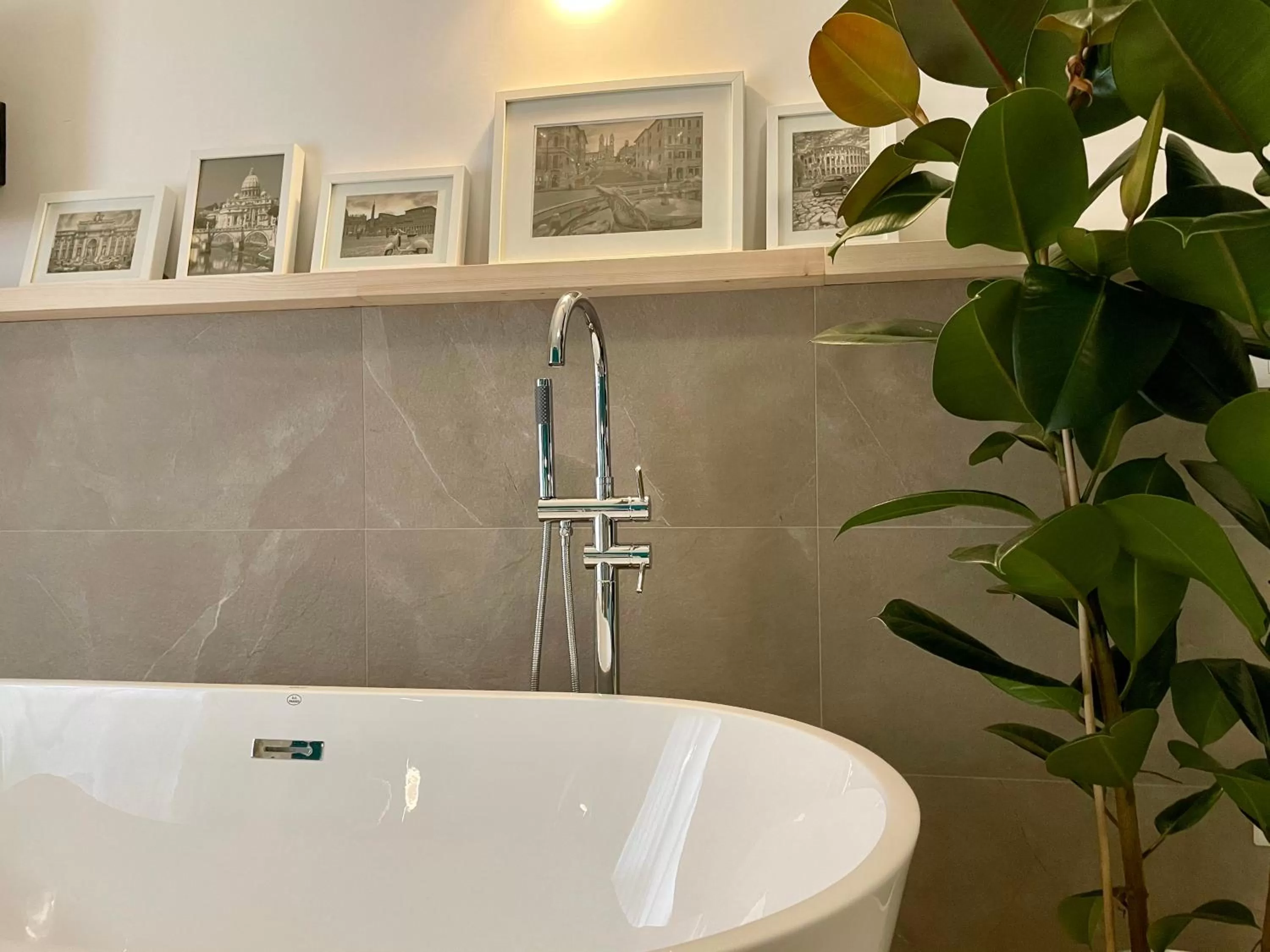 Bath in Le Coq Suites