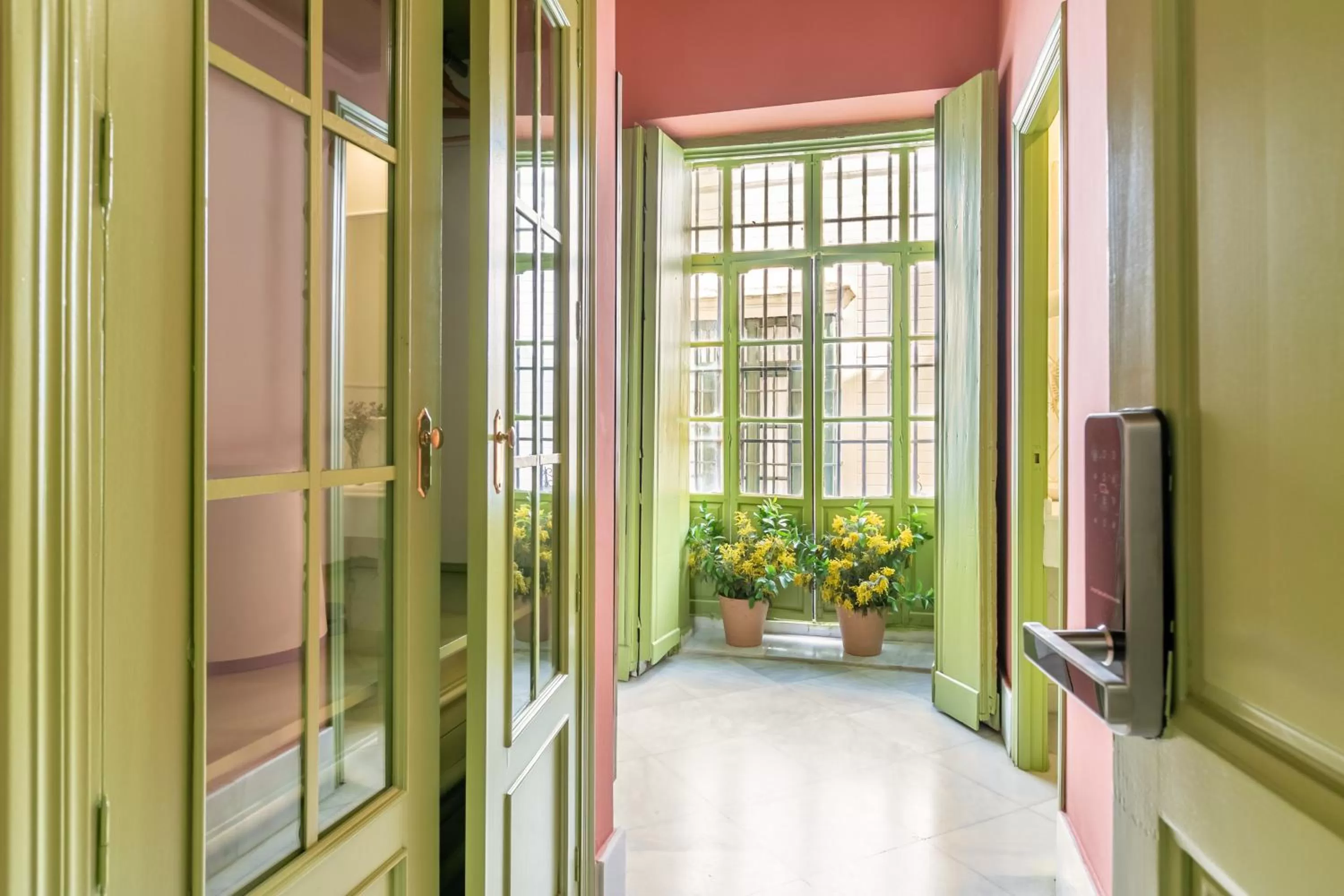 Photo of the whole room in La Abadia de Giralda