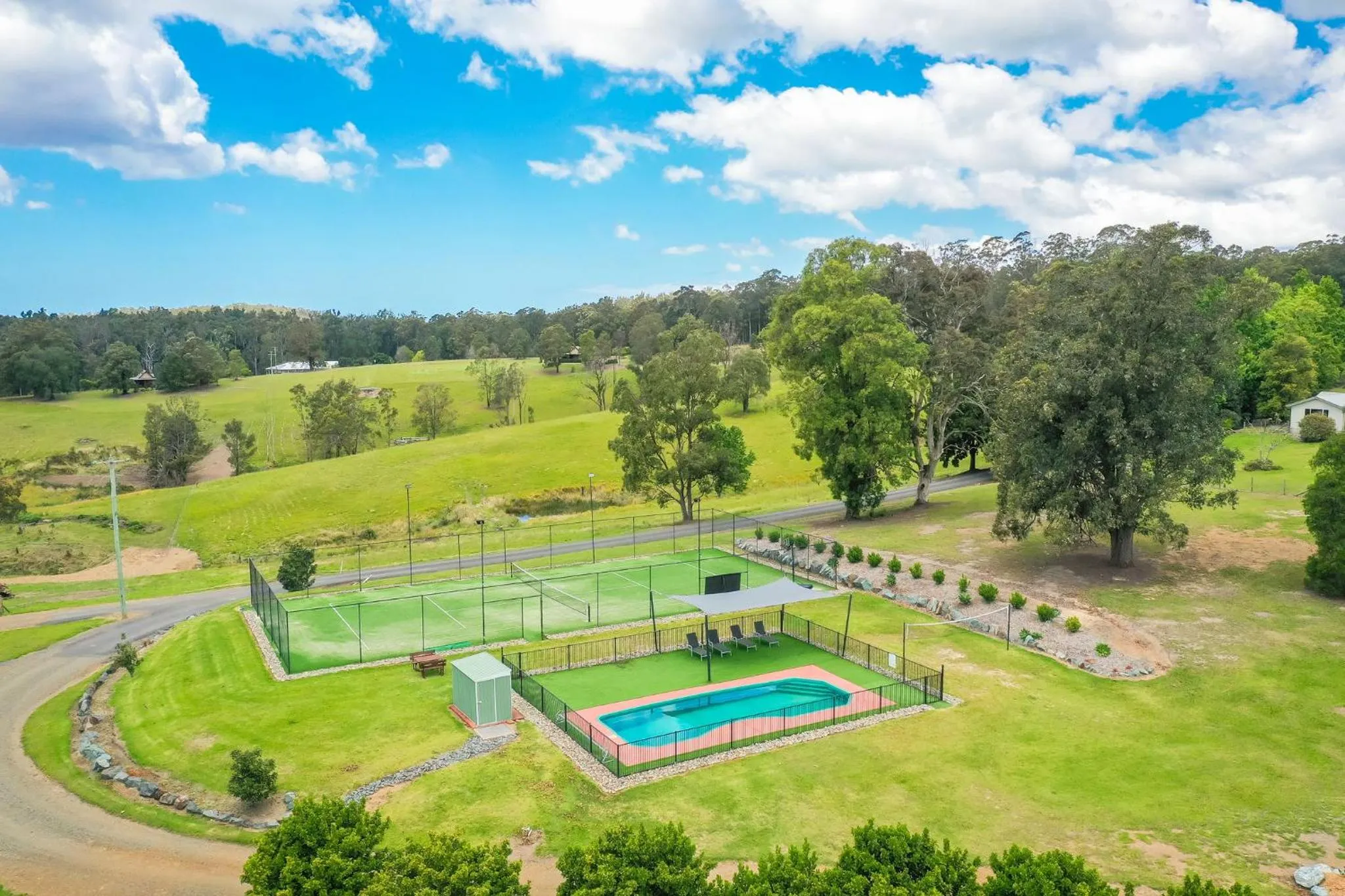 Tennis court in Clarendon Forest Retreat