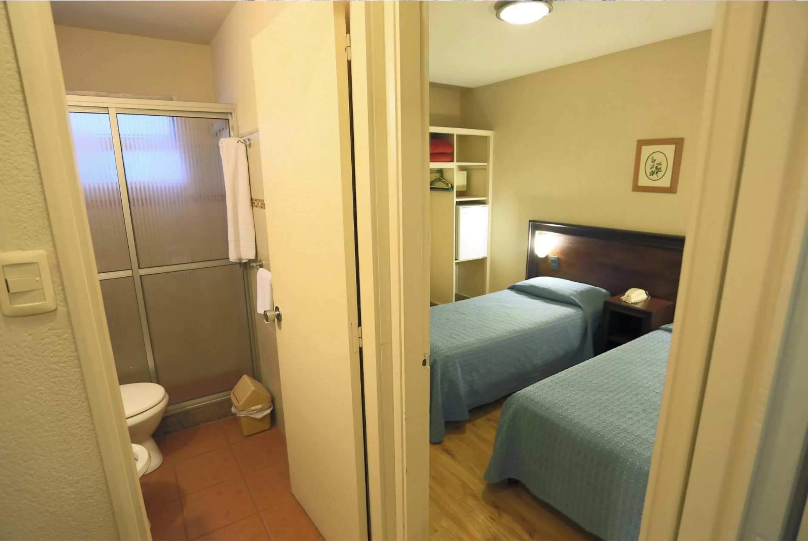 Bathroom, Bed in Hotel Eldorado