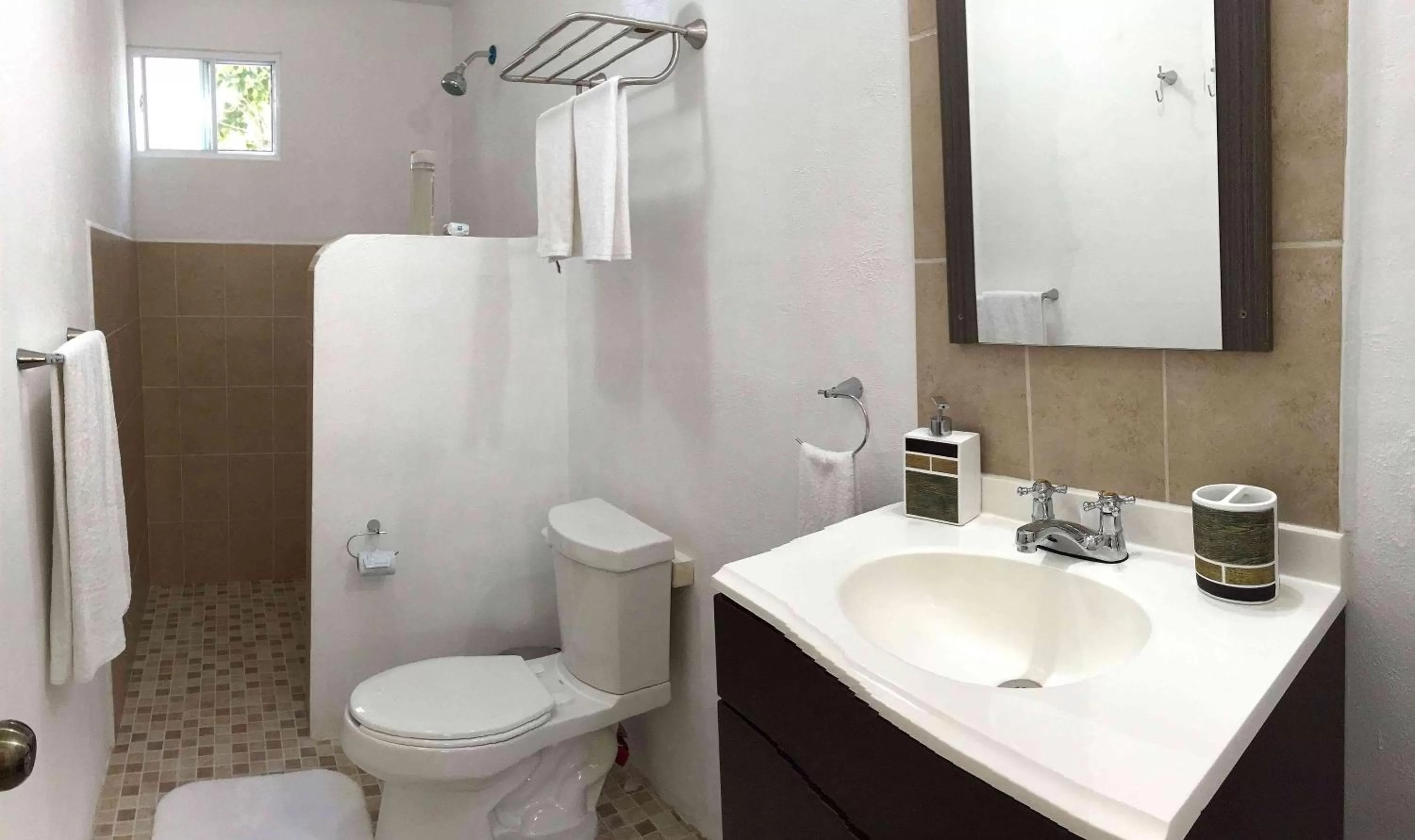 Toilet in Casa Kaan Calakmul