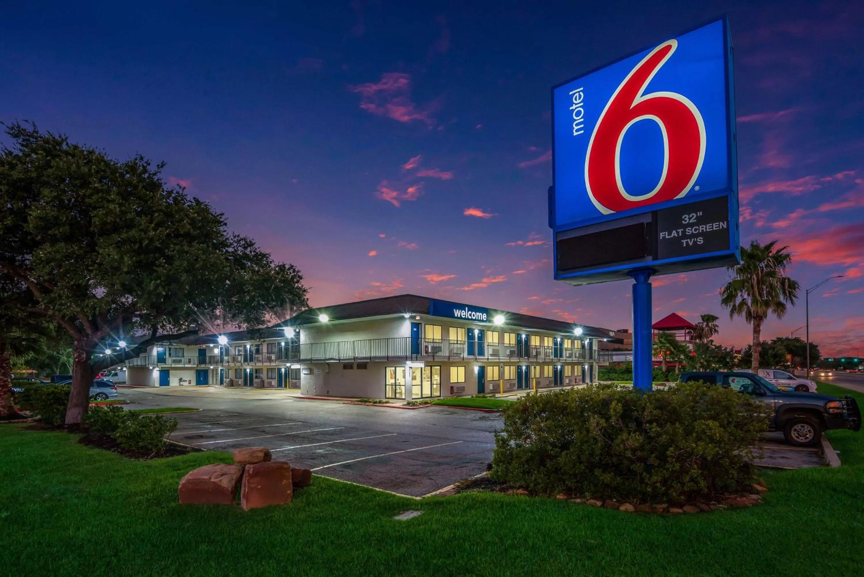 Property building in Motel 6-College Station, TX - Bryan