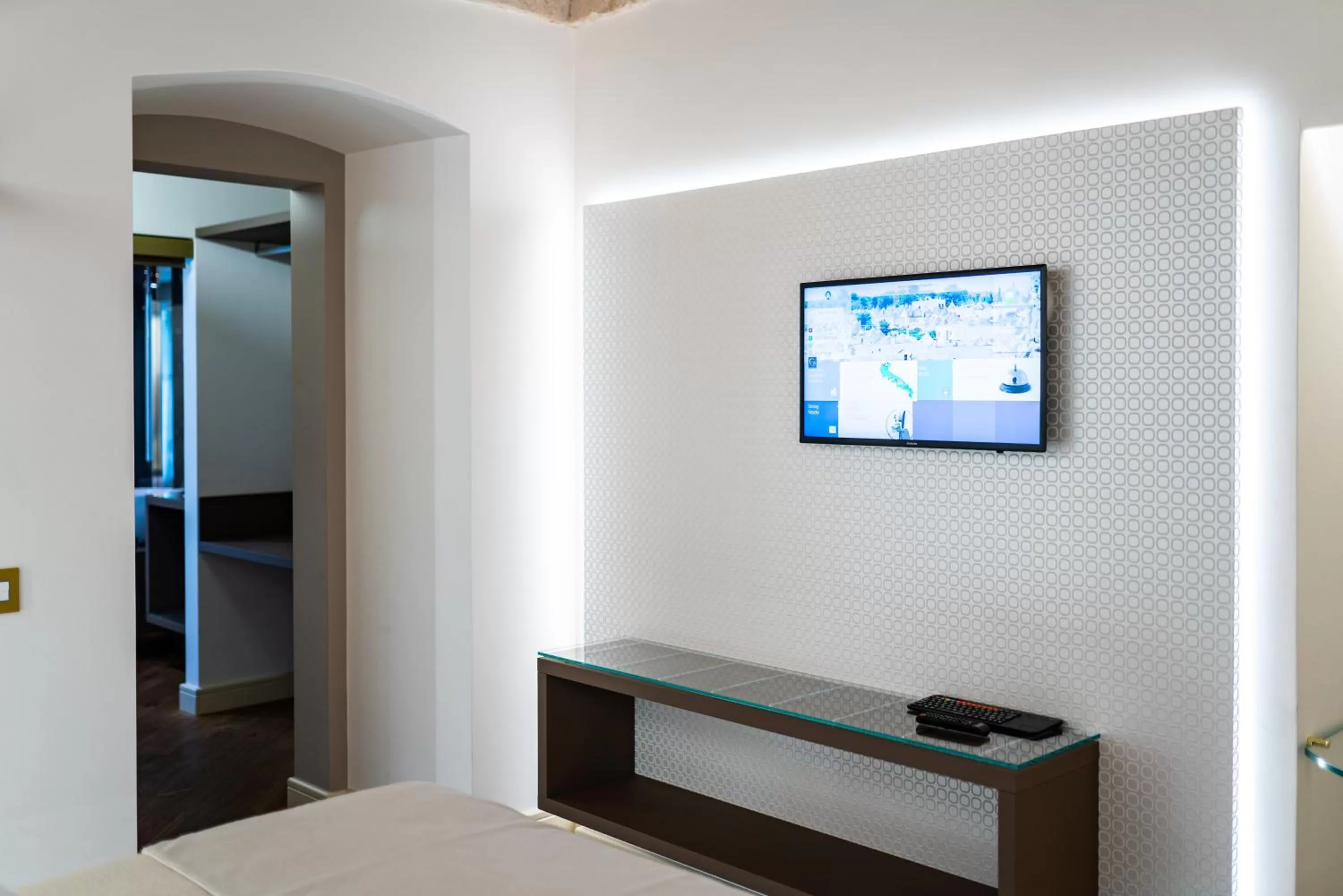 TV and multimedia, Bed in Palazzo Scotto