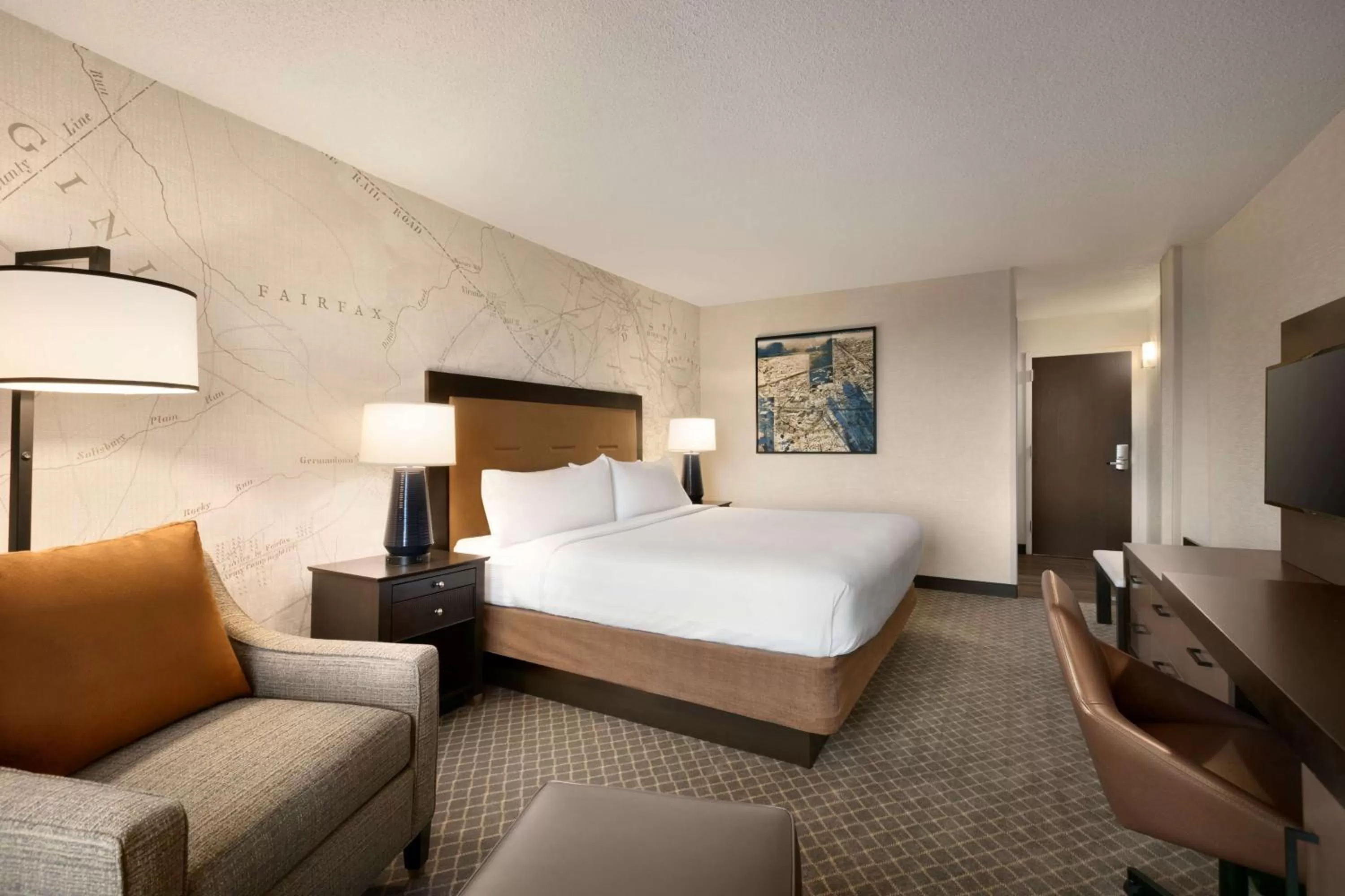 Bedroom, Bed in DoubleTree by Hilton McLean Tysons