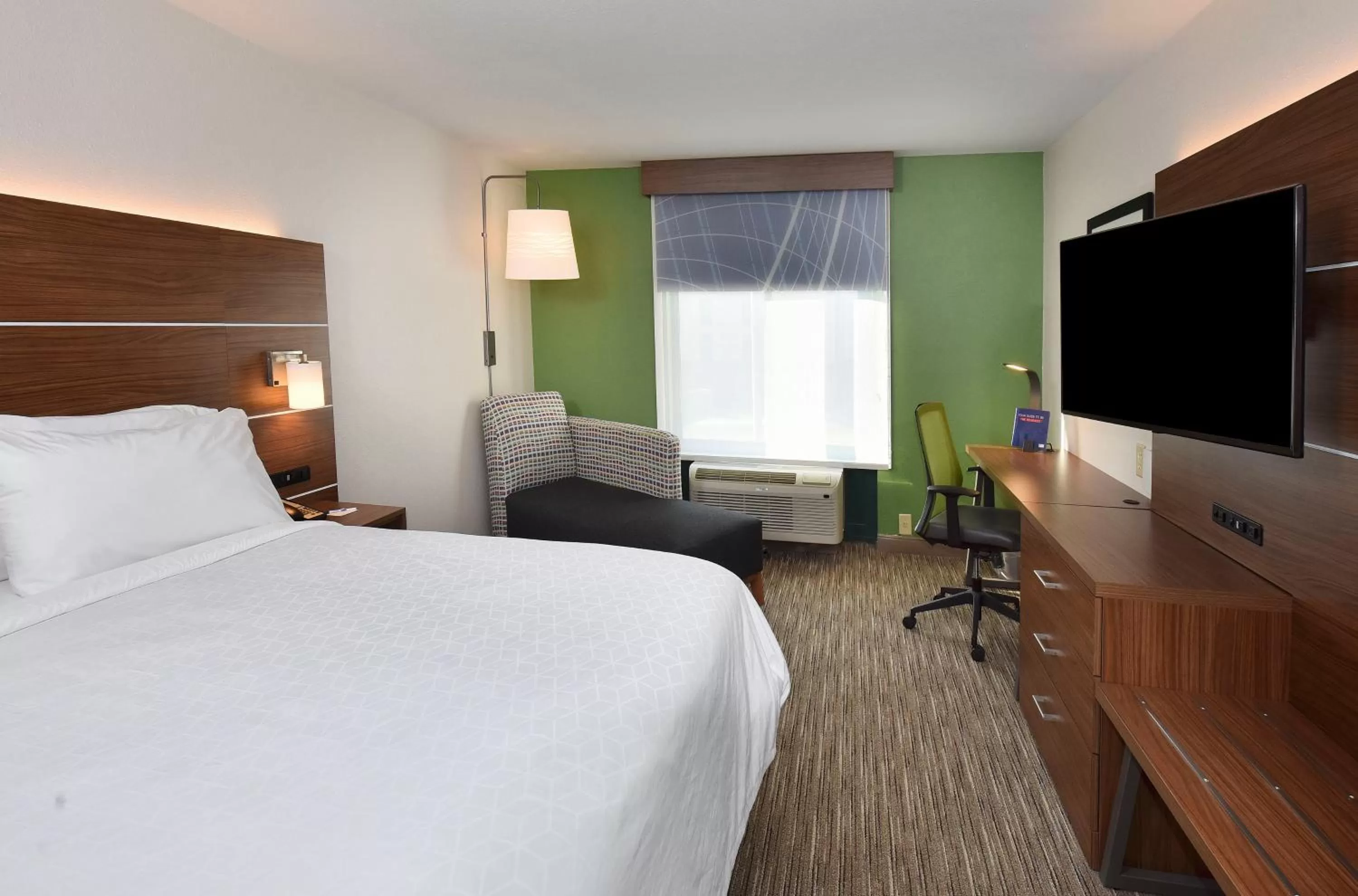 Photo of the whole room, Bed in Holiday Inn Express Hotel & Suites Selma, an IHG Hotel