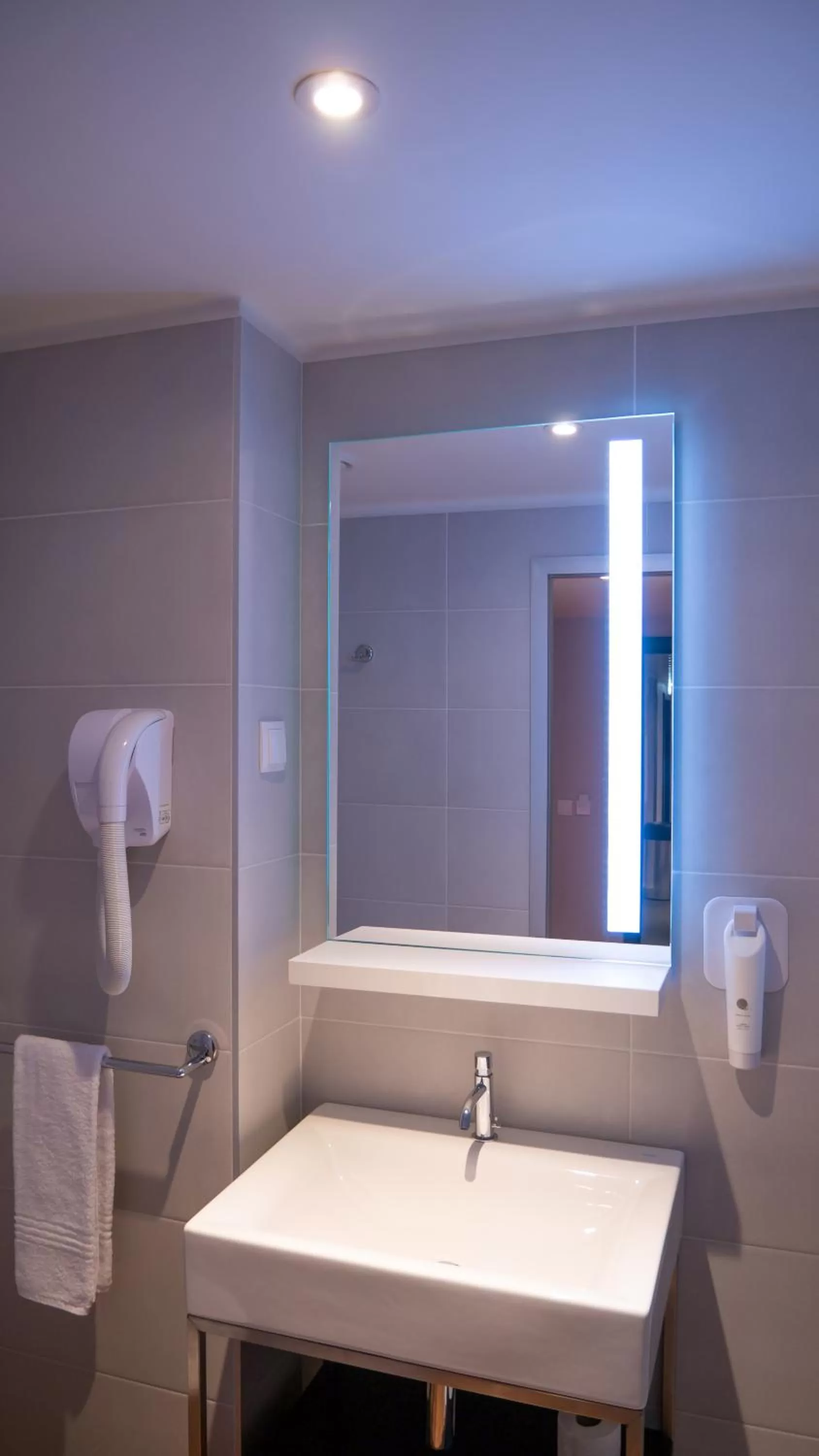 Bathroom in easyHotel Lisbon