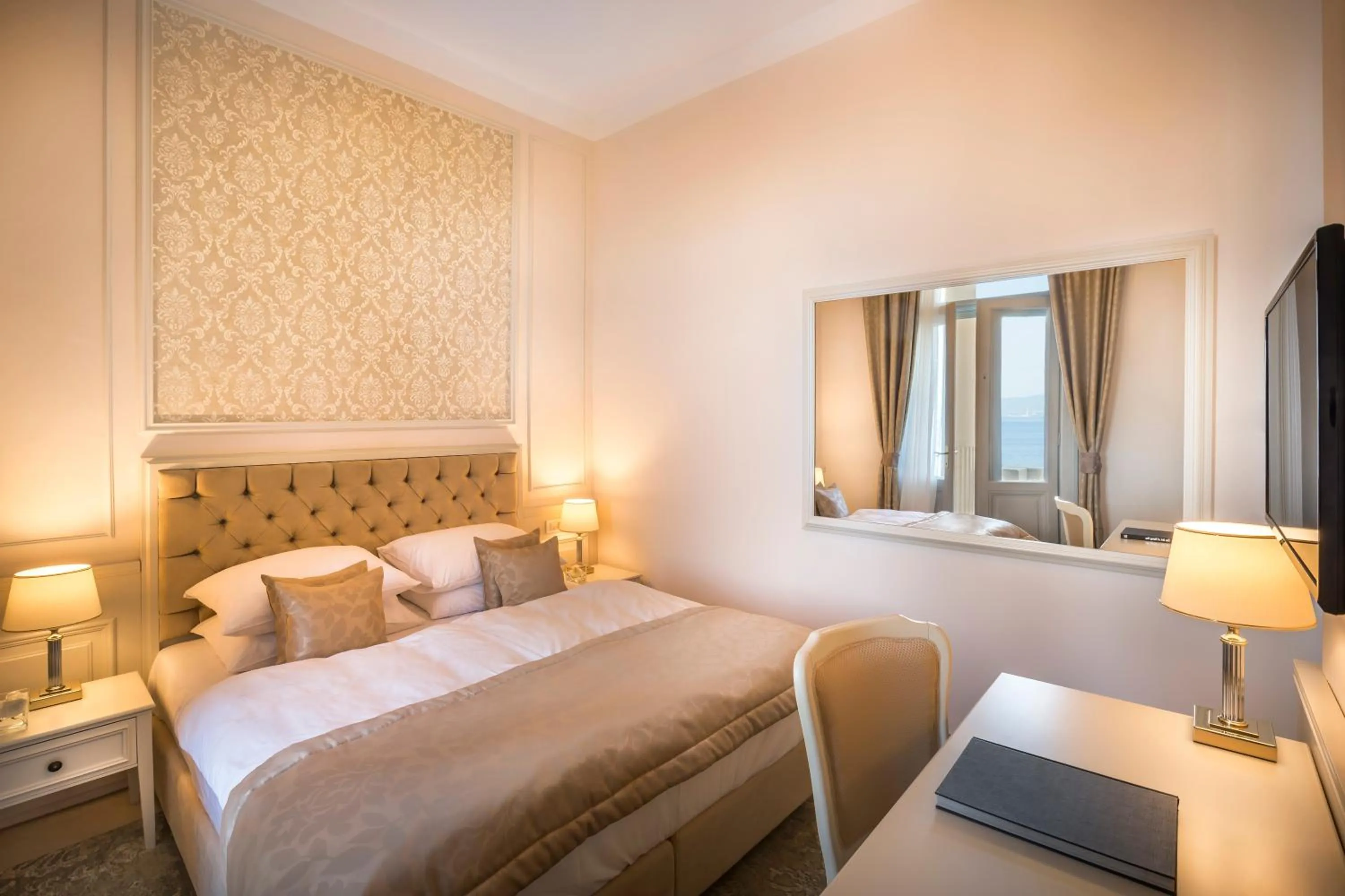 Bedroom, Bed in Hotel Bellevue - by Liburnia Hotels & Villas