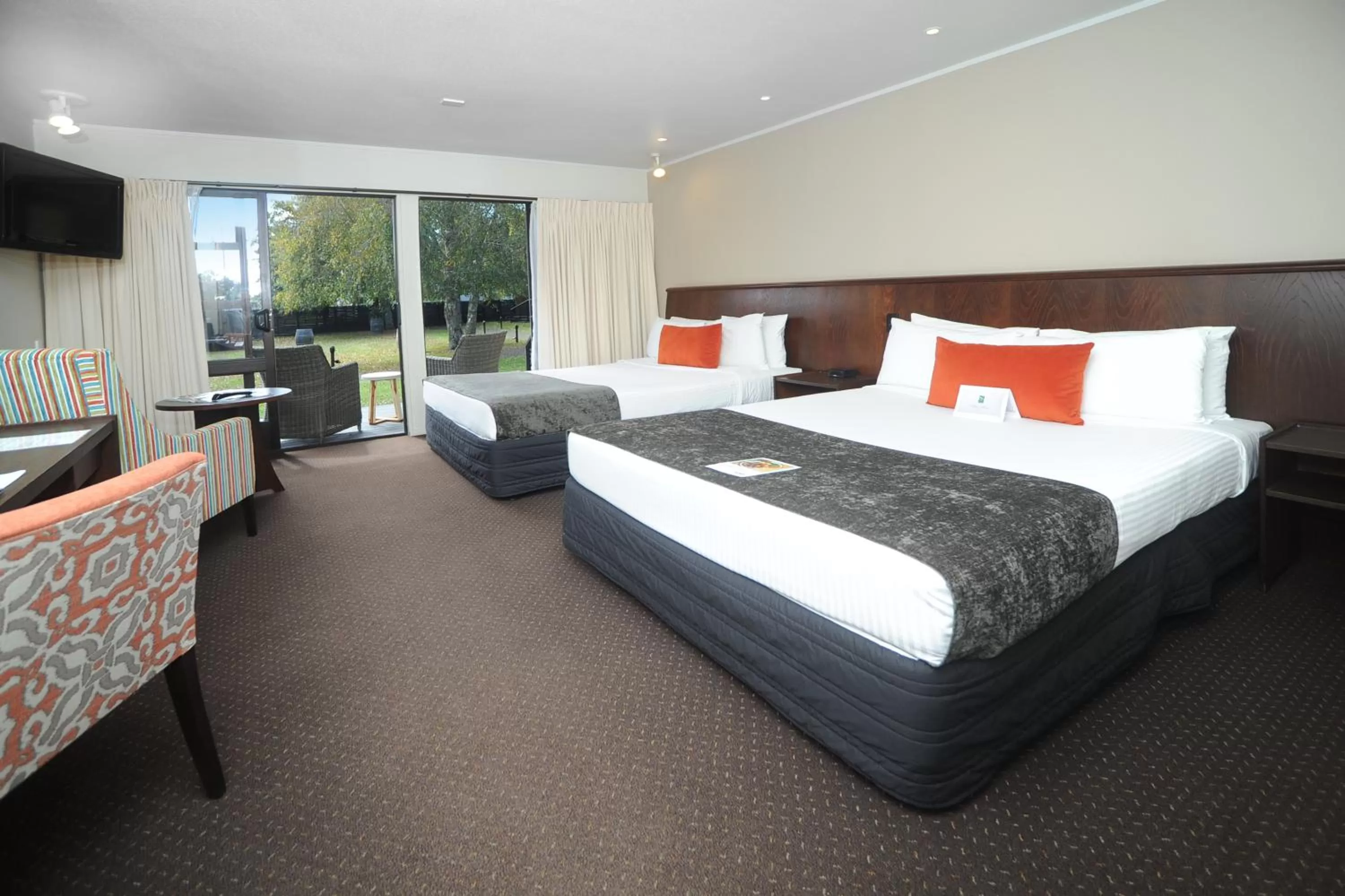 Bedroom, Bed in Quality Hotel Lincoln Green