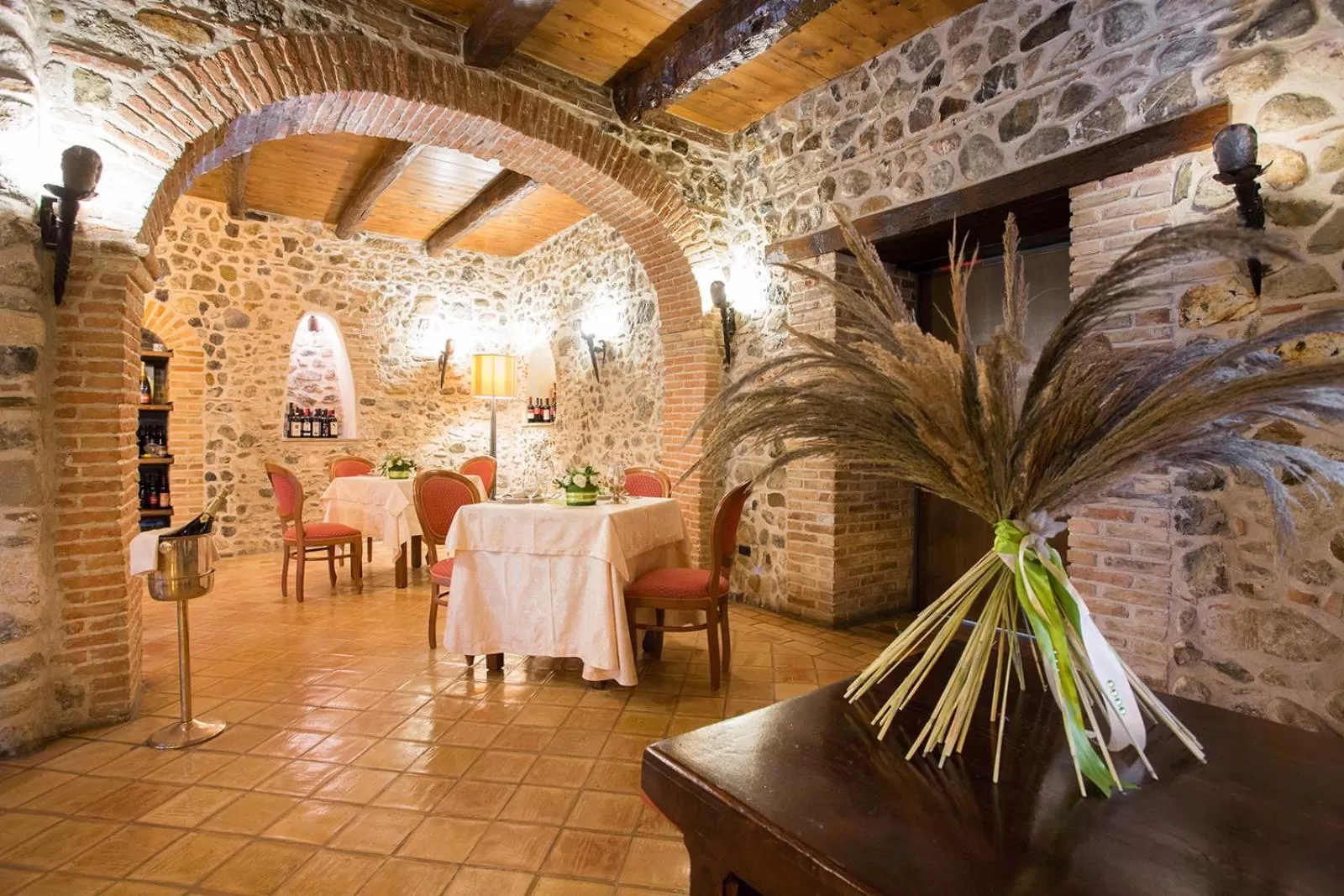 Restaurant/places to eat in Castello di Altomonte