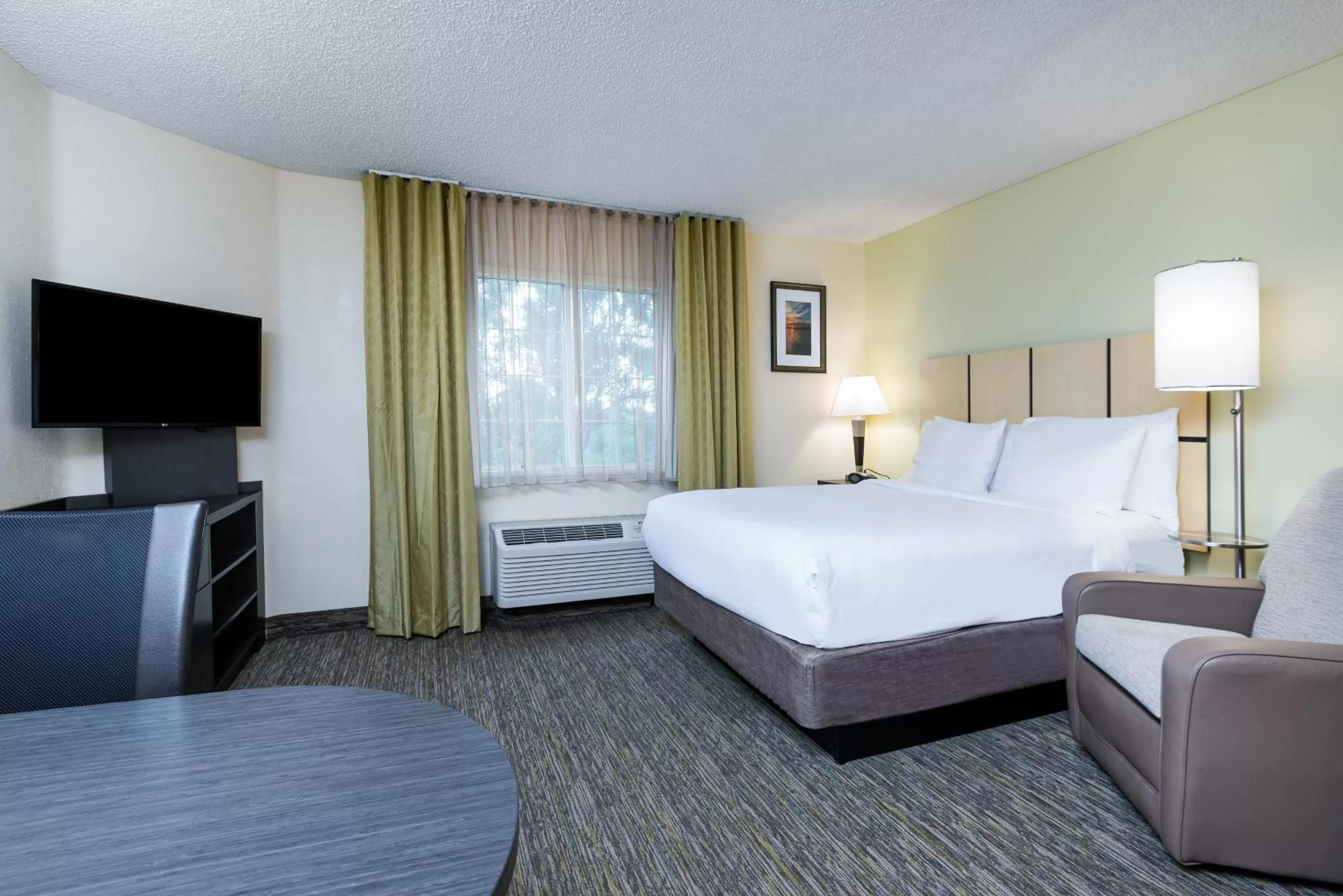 Photo of the whole room, Bed in Candlewood Suites Lake Mary by IHG
