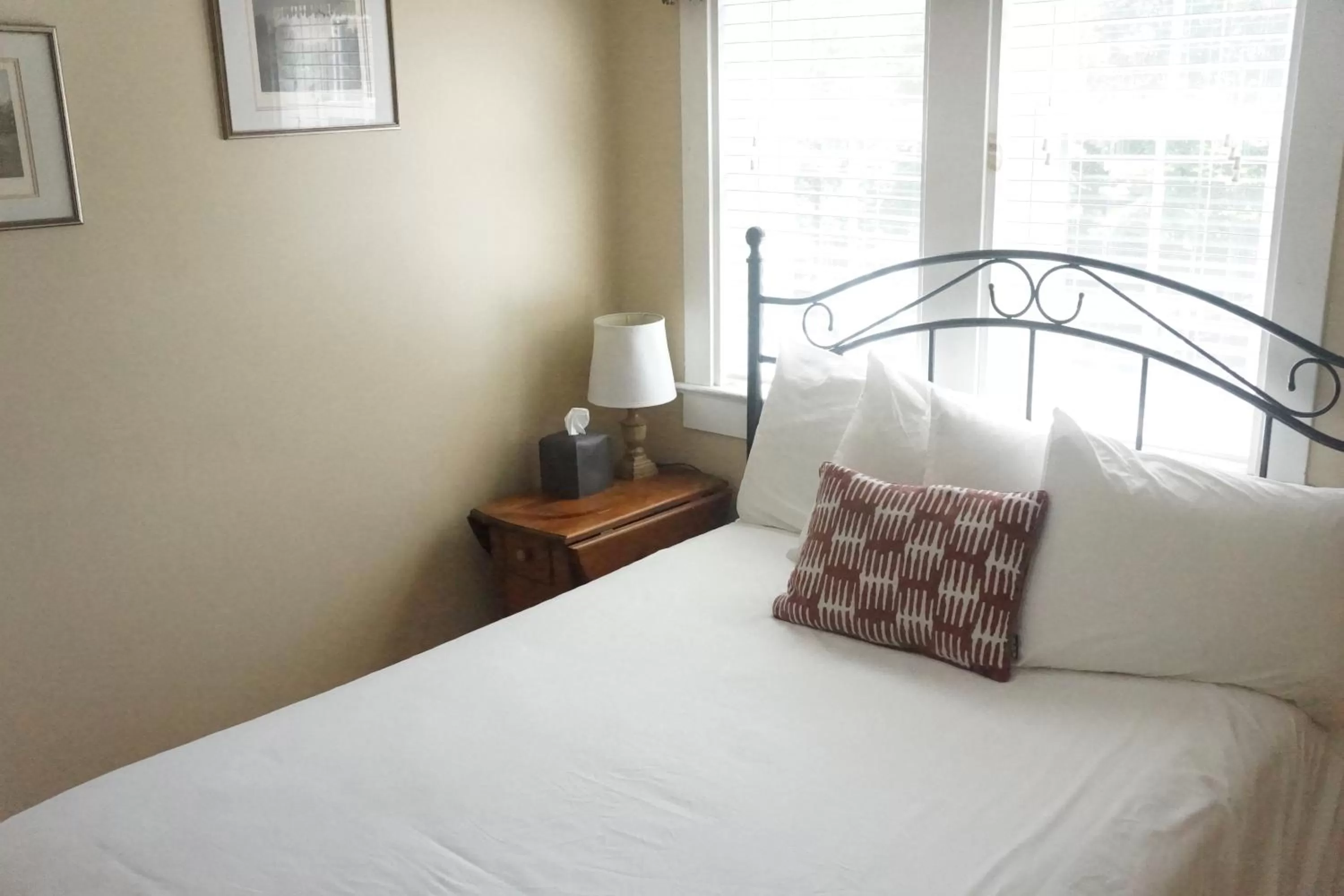 Bed in The Frogtown Inn