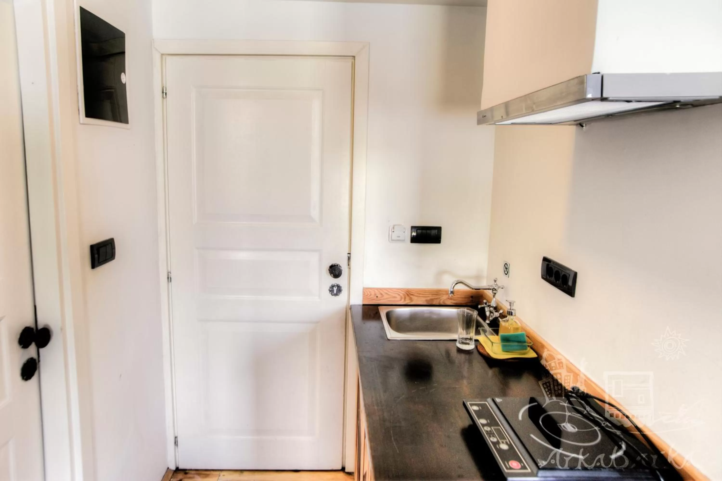 Coffee/tea facilities, Kitchen/Kitchenette in ArkaBarka 2- Floating Dream Rooms and Apartments