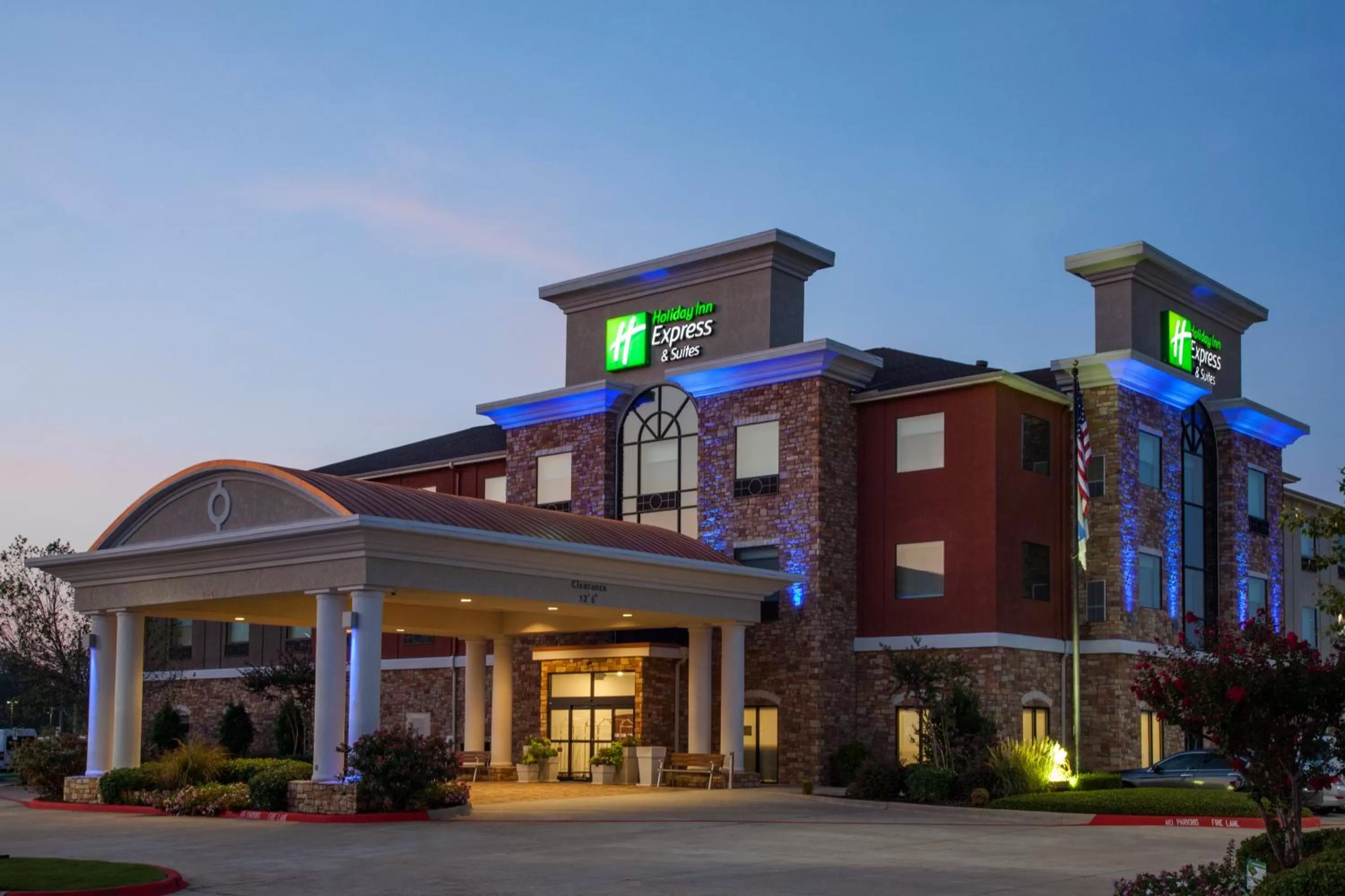 Property building in Holiday Inn Express & Suites Texarkana by IHG