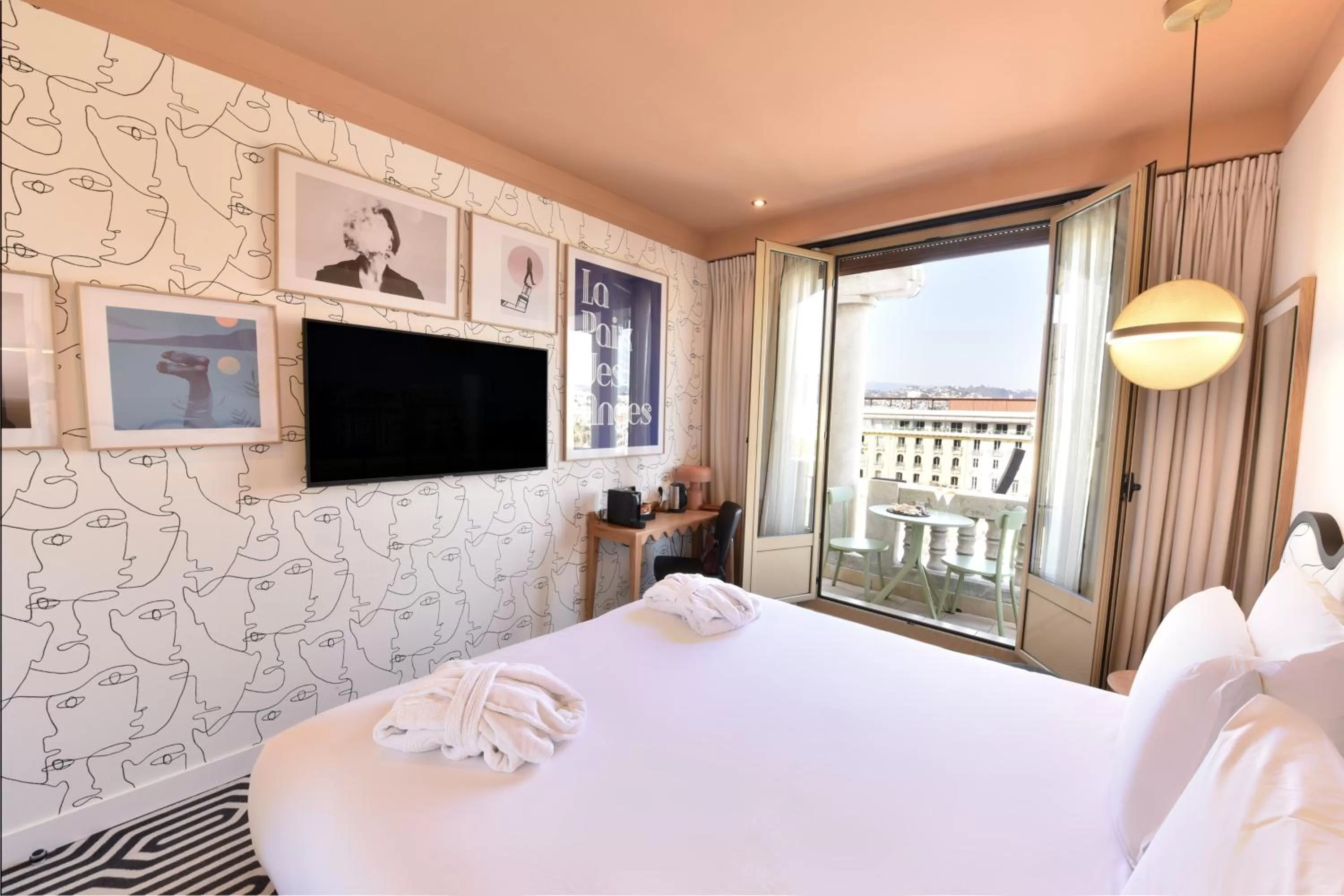 Deluxe Double or Twin Room with Garden View with Balcony in Albert 1er