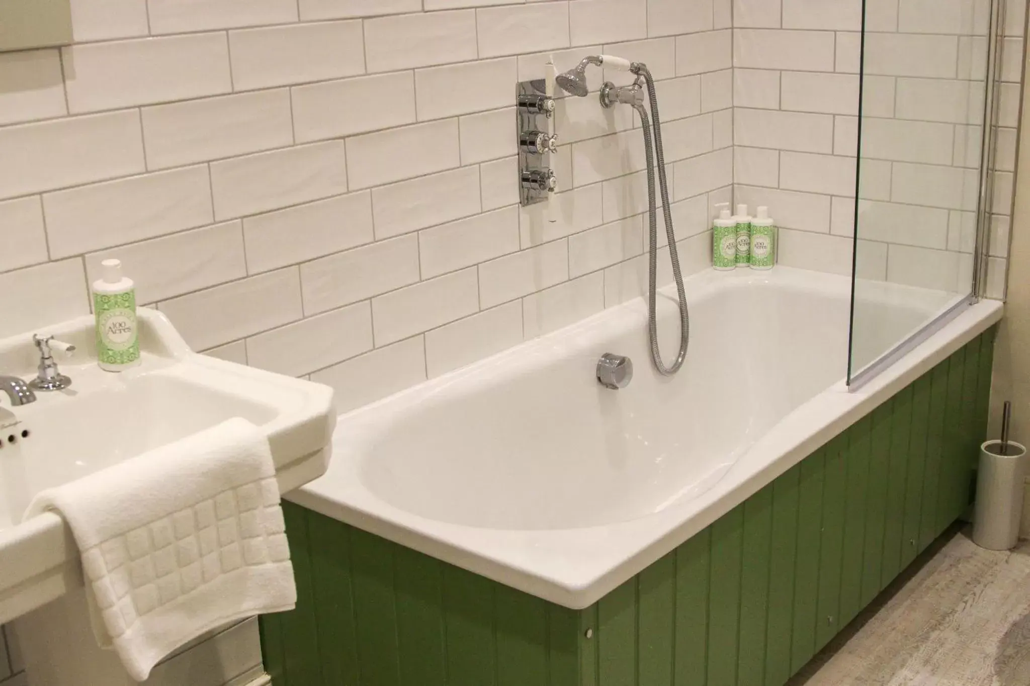 Double Room in The Queens Arms Double Room in The Queens Arms