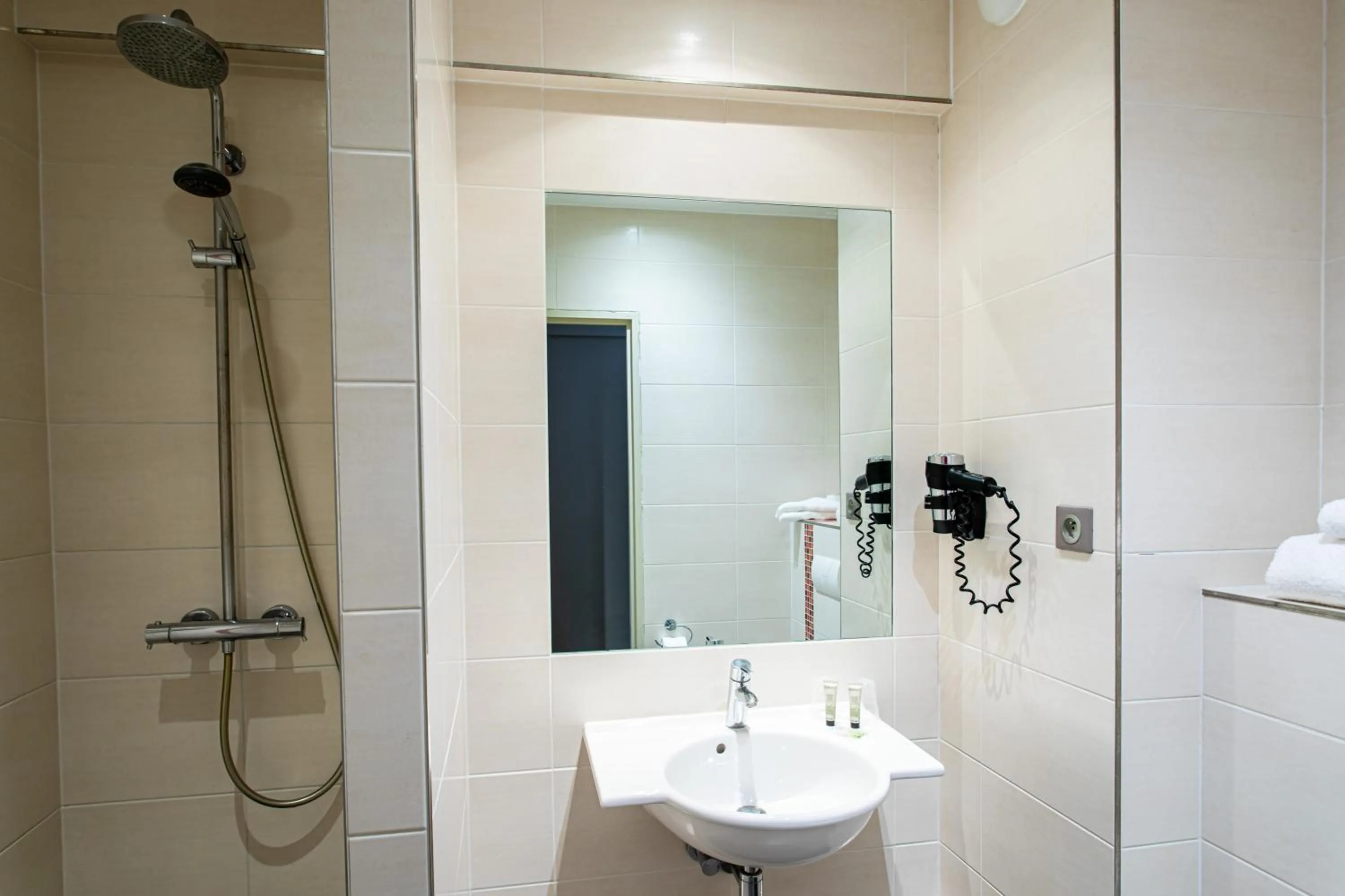 Shower in Europe Haguenau – Hotel & Spa