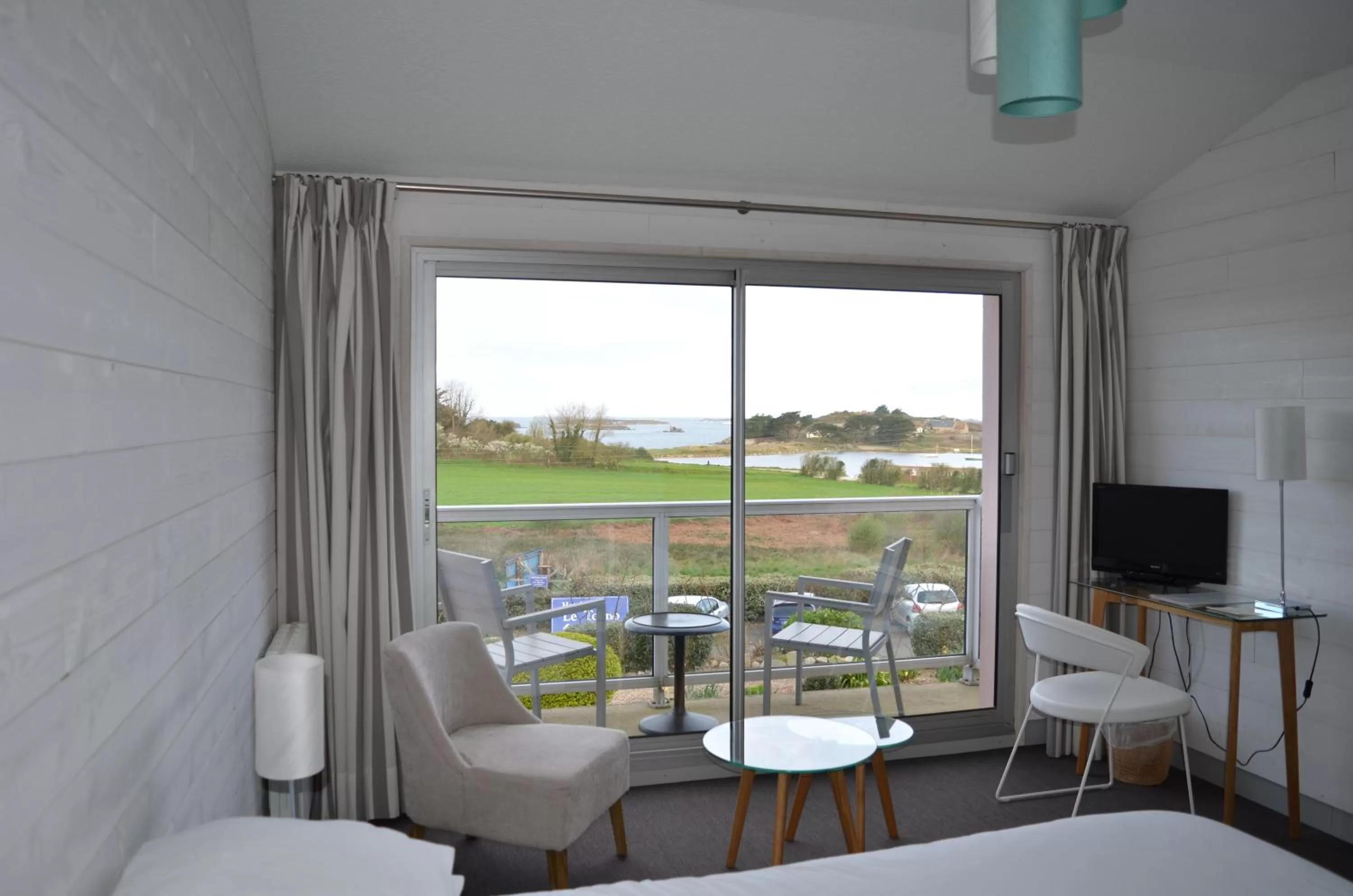 Bed in Hotel Le Toeno