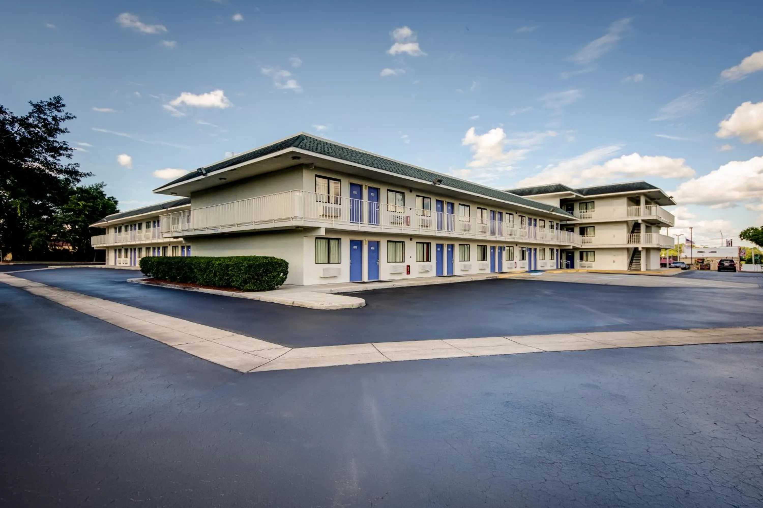 Property building in Motel 6-Lakeland, FL