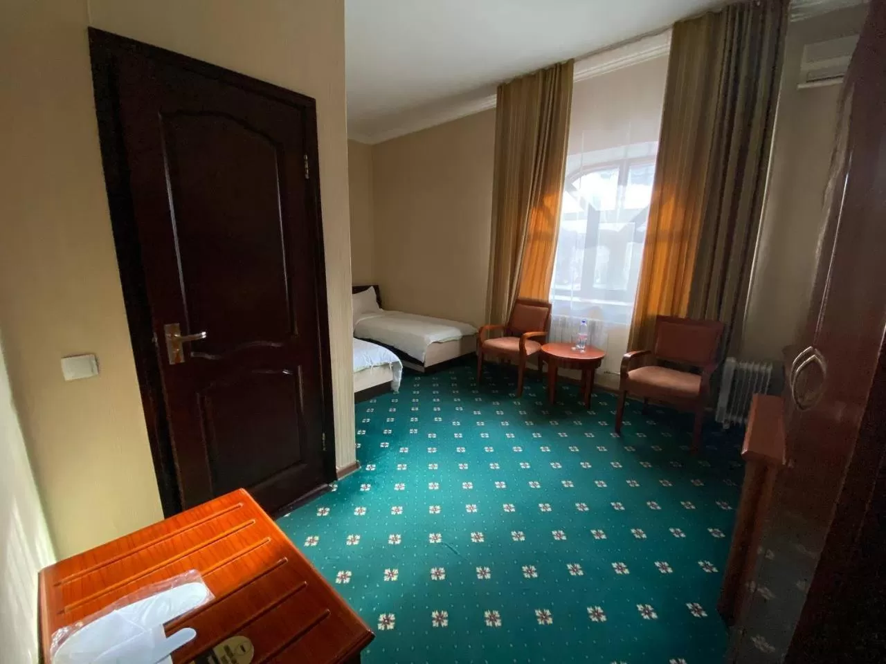 Living room, Bathroom in Deluxe SPA-Hotel