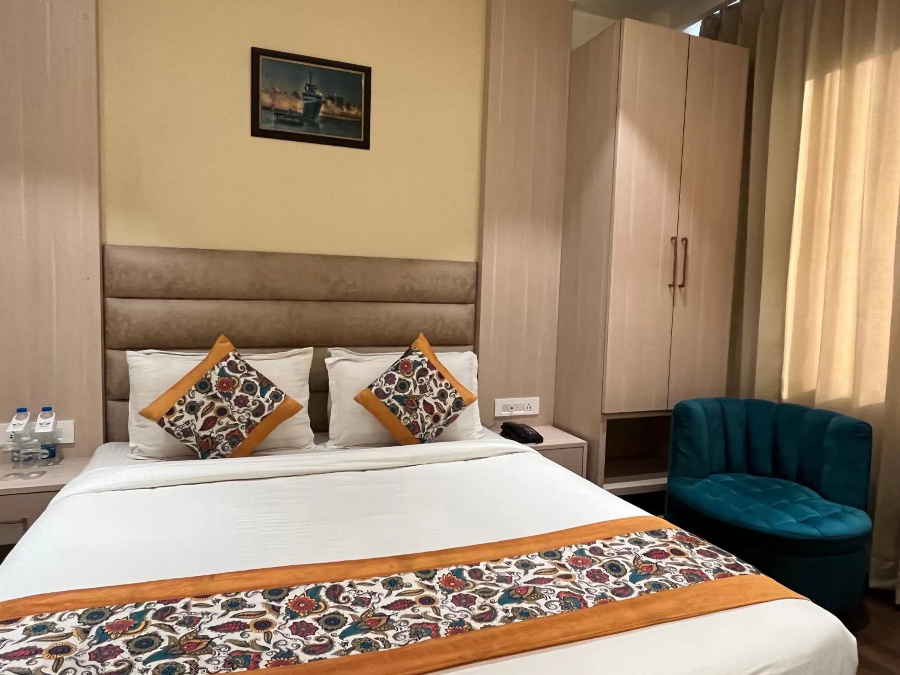 Photo of the whole room, Bed in RRV Hotel