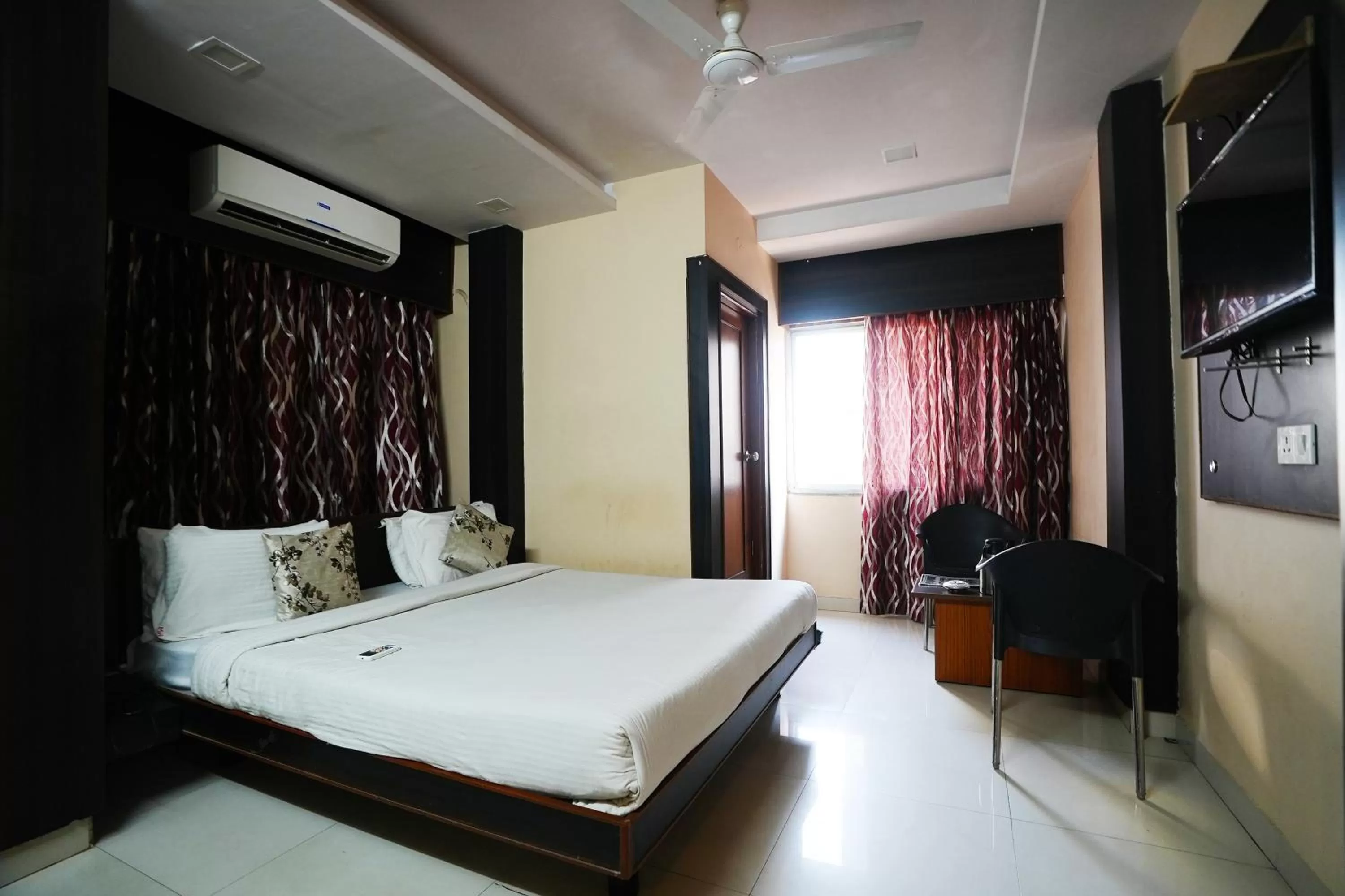 Bedroom, Bed in Hotel Madurai