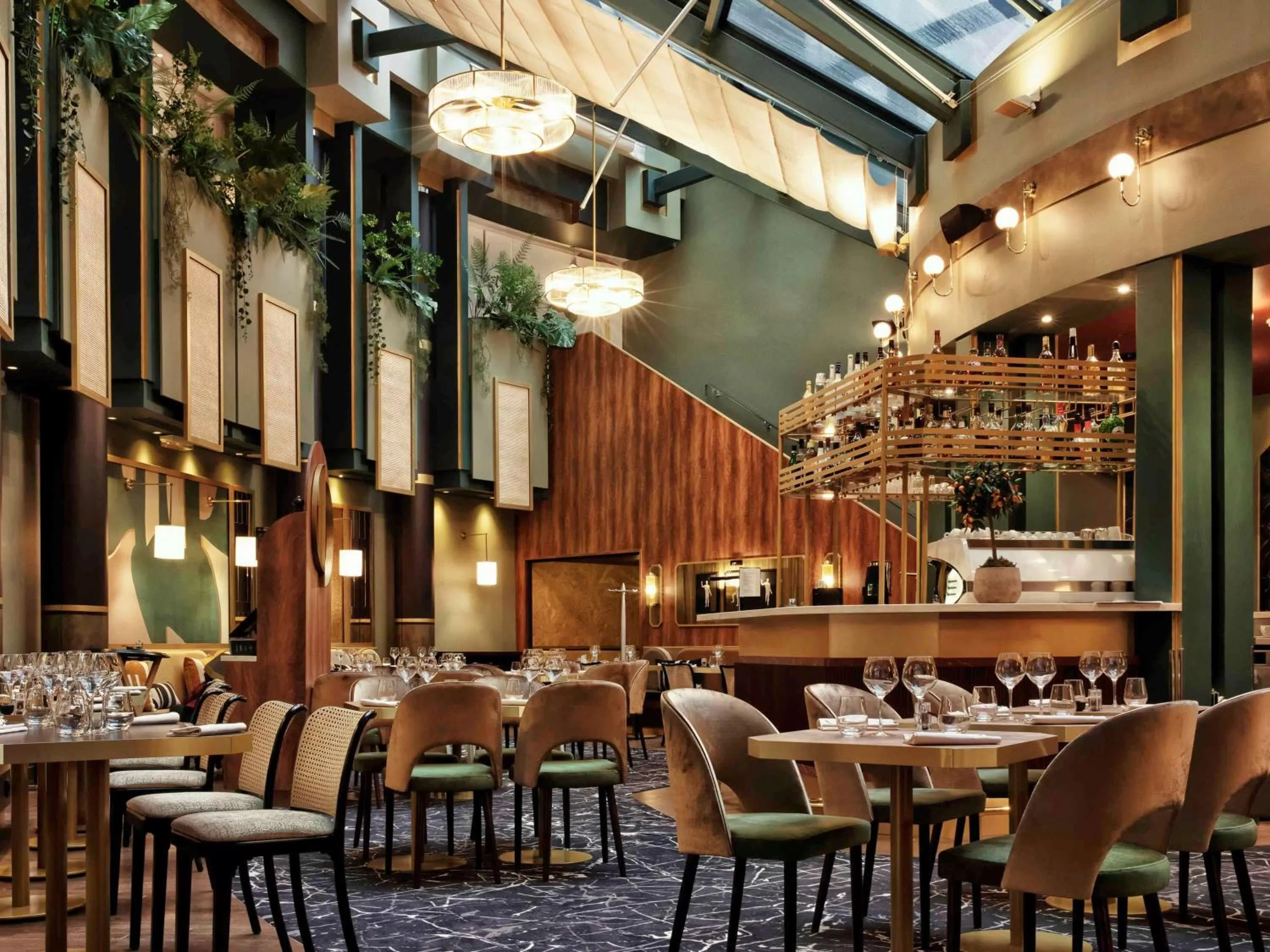 Restaurant/places to eat in Nest Hotel Paris la Défense - MGallery Collection