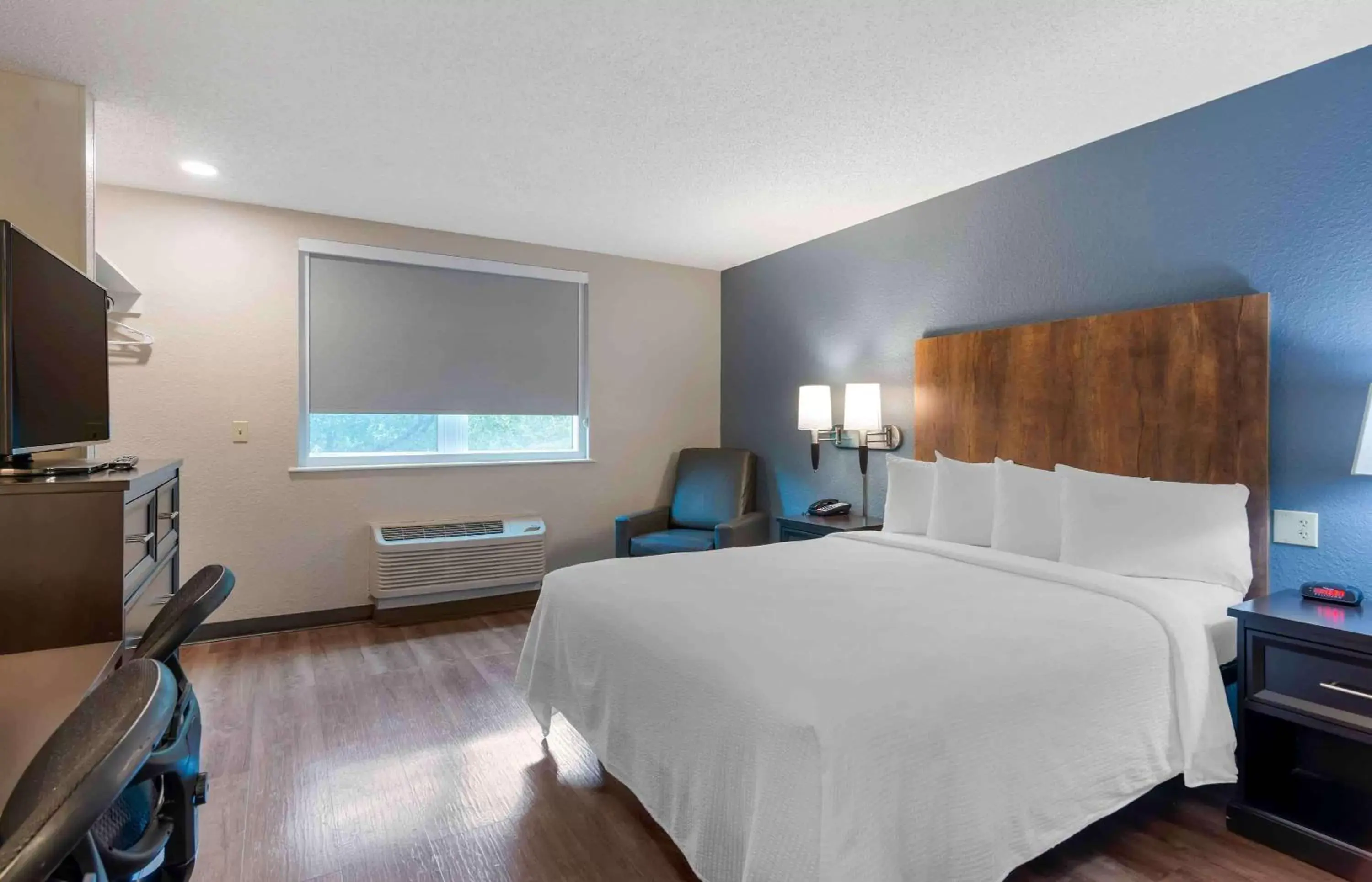 Queen studio with 1 Queen Bed - Disability Access/Non-Smoking in Extended Stay America Premier Suites - Miami - Coral Gables Queen studio with 1 Queen Bed - Disability Access/Non-Smoking in Extended Stay America Premier Suites - Miami - Coral Gables